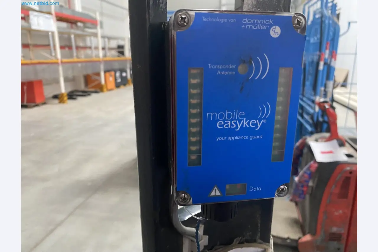 The racking system and forklift trucks-2