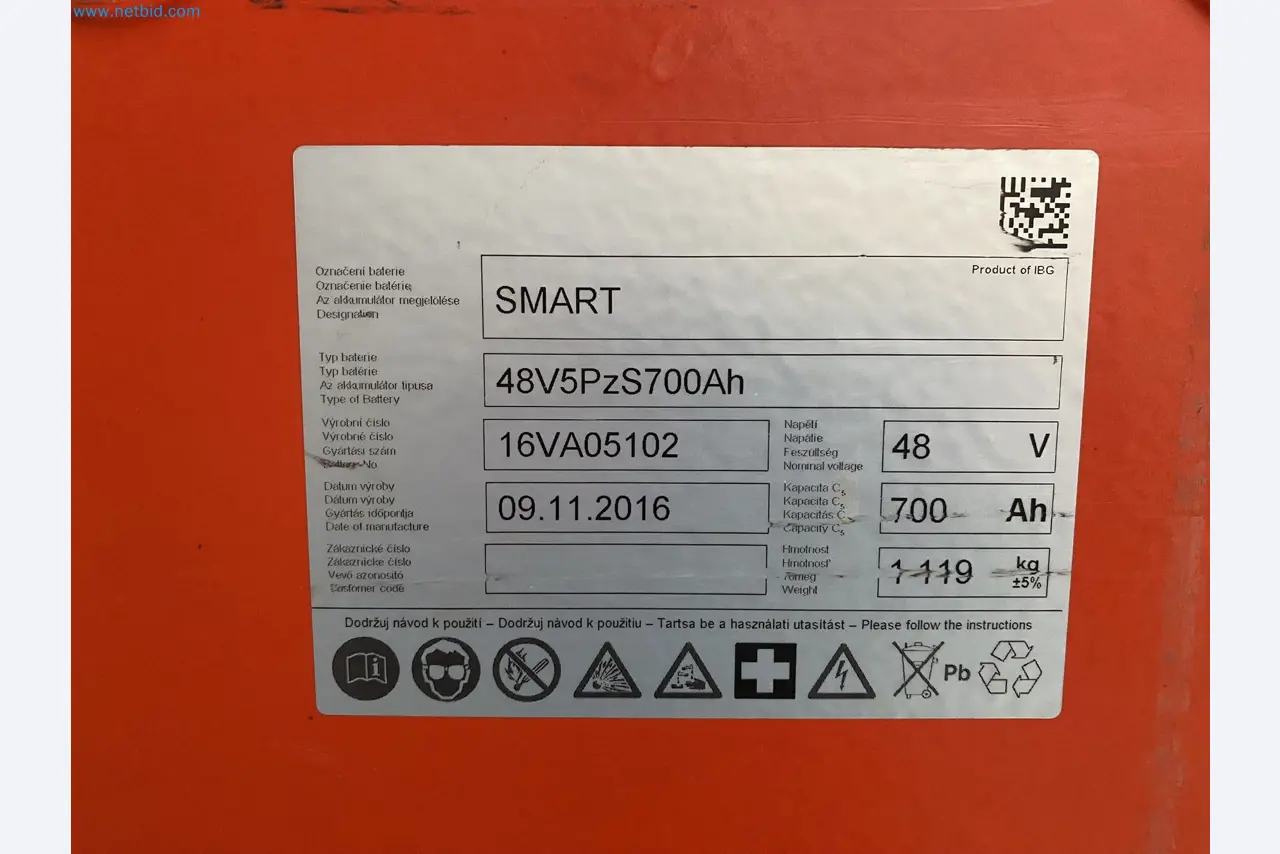The racking system and forklift trucks-4