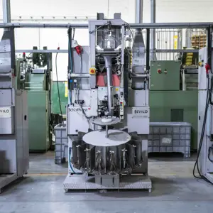 Single-Head Industrial Yarn Winding / Spooling Machine SCHLAFHORST RC10–R1–U/EW