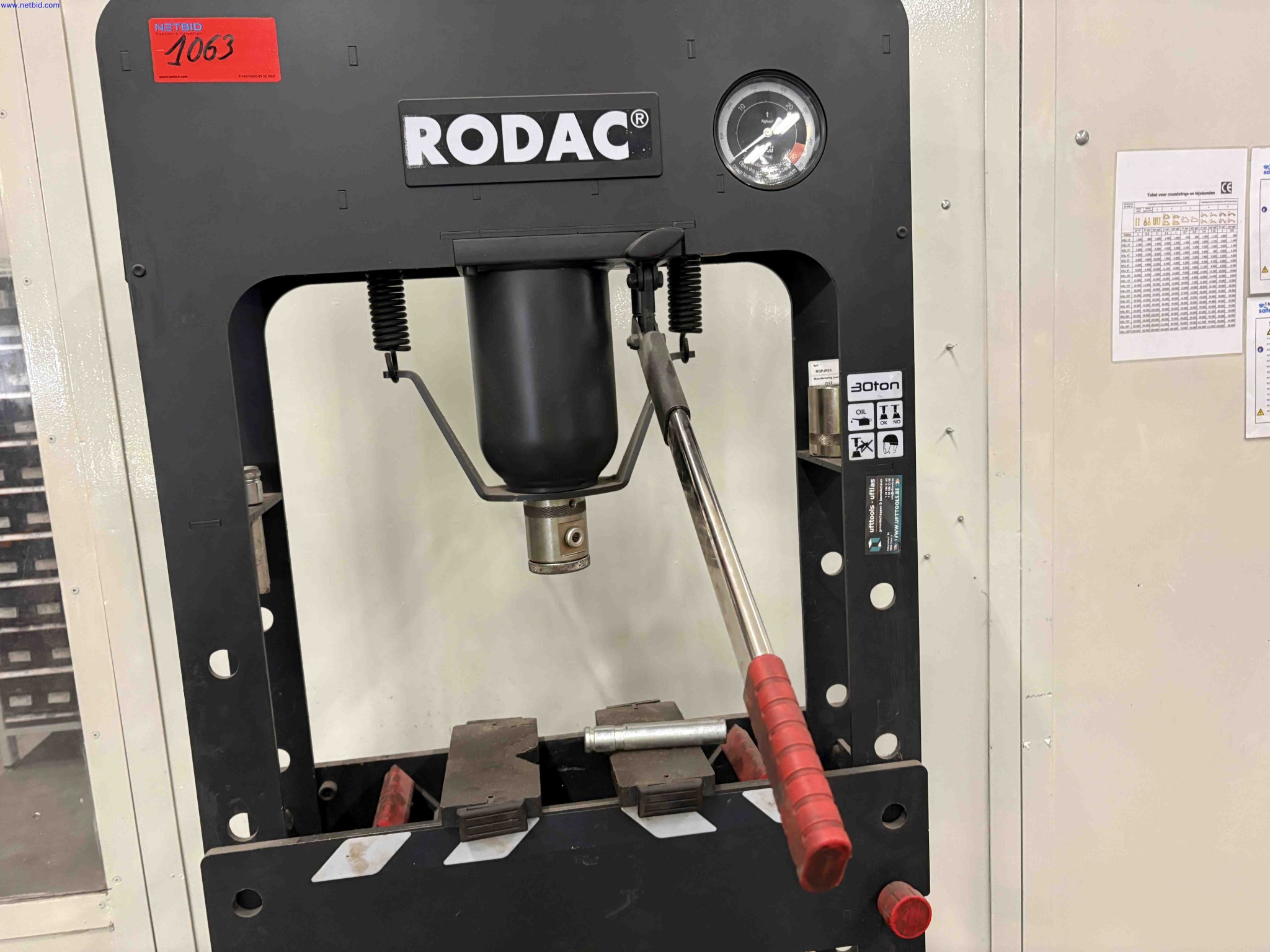Hydraulic garage press Rodac RQPJR30 – foto 3 – kavel bij NetBid, Roterijstraat 205-8793 Waregem