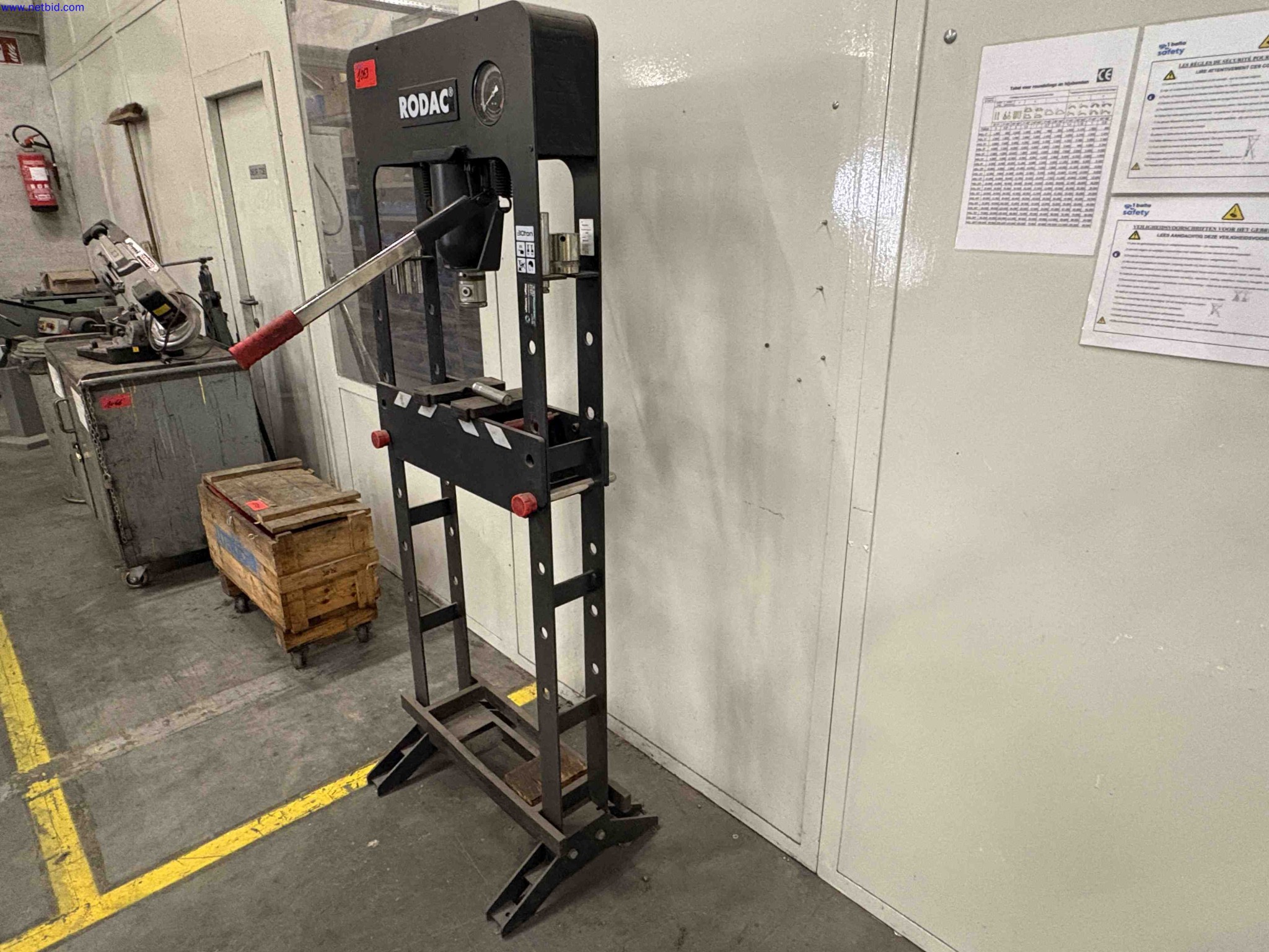 Hydraulic garage press Rodac RQPJR30 – foto 4 – kavel bij NetBid, Roterijstraat 205-8793 Waregem