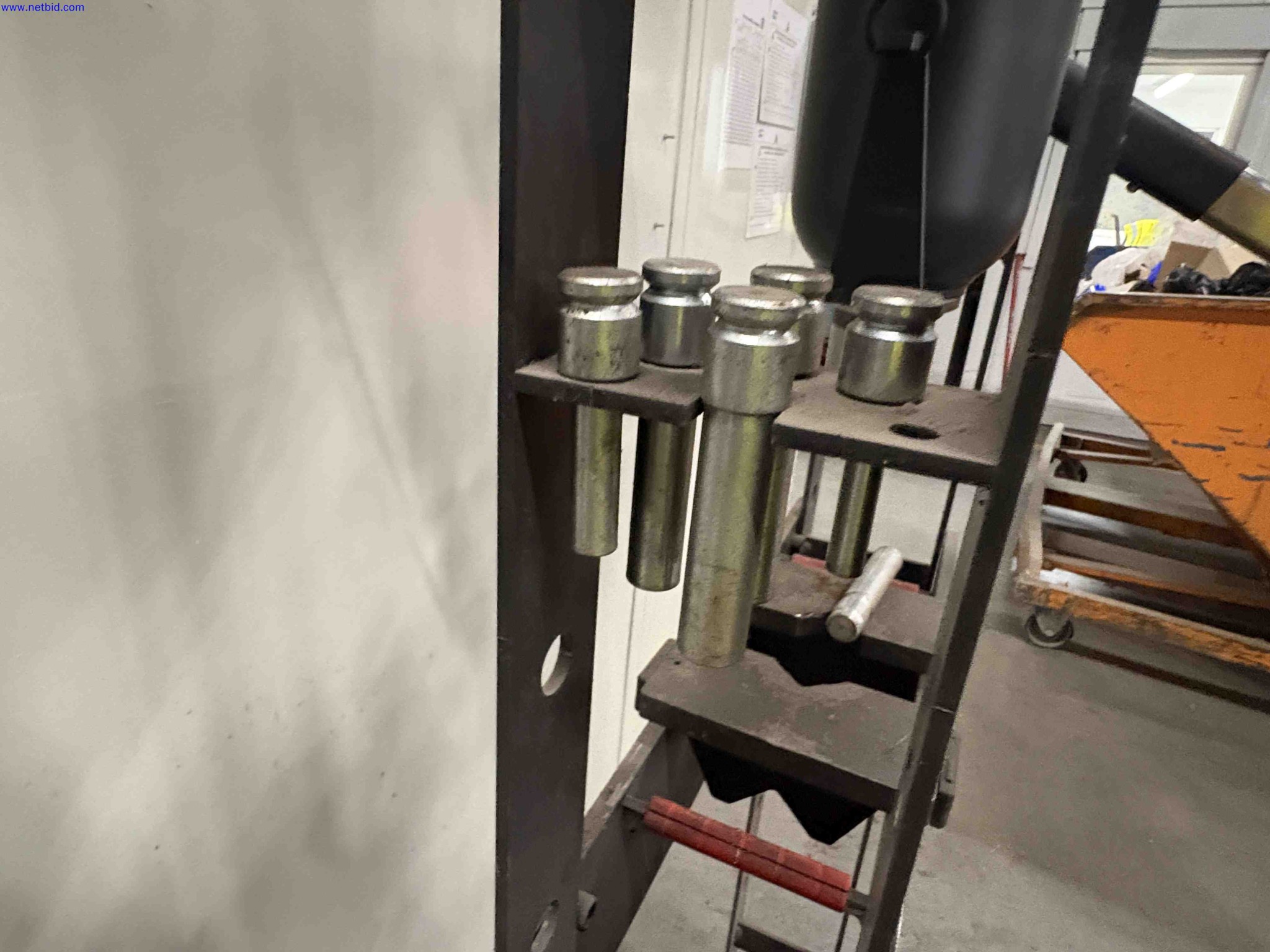 Hydraulic garage press Rodac RQPJR30 – foto 7 – kavel bij NetBid, Roterijstraat 205-8793 Waregem