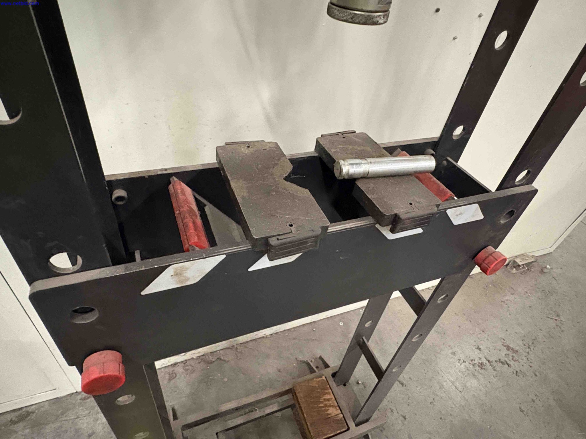 Hydraulic garage press Rodac RQPJR30 – foto 8 – kavel bij NetBid, Roterijstraat 205-8793 Waregem