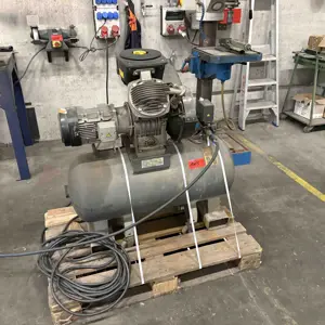 Am Empfänger montierter Luftkompressor Atlas Copco LT-22-15-120