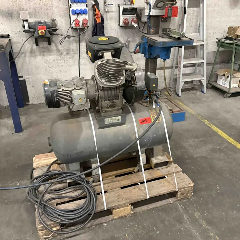 Am Empfänger montierter Luftkompressor Atlas Copco LT-22-15-120