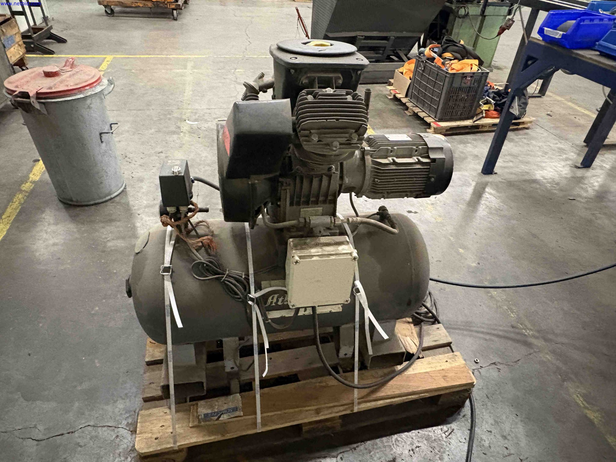 Receiver mounted air compressor Atlas Copco LT-22-15-120 – foto 3 – kavel bij NetBid, Roterijstraat 205-8793 Waregem