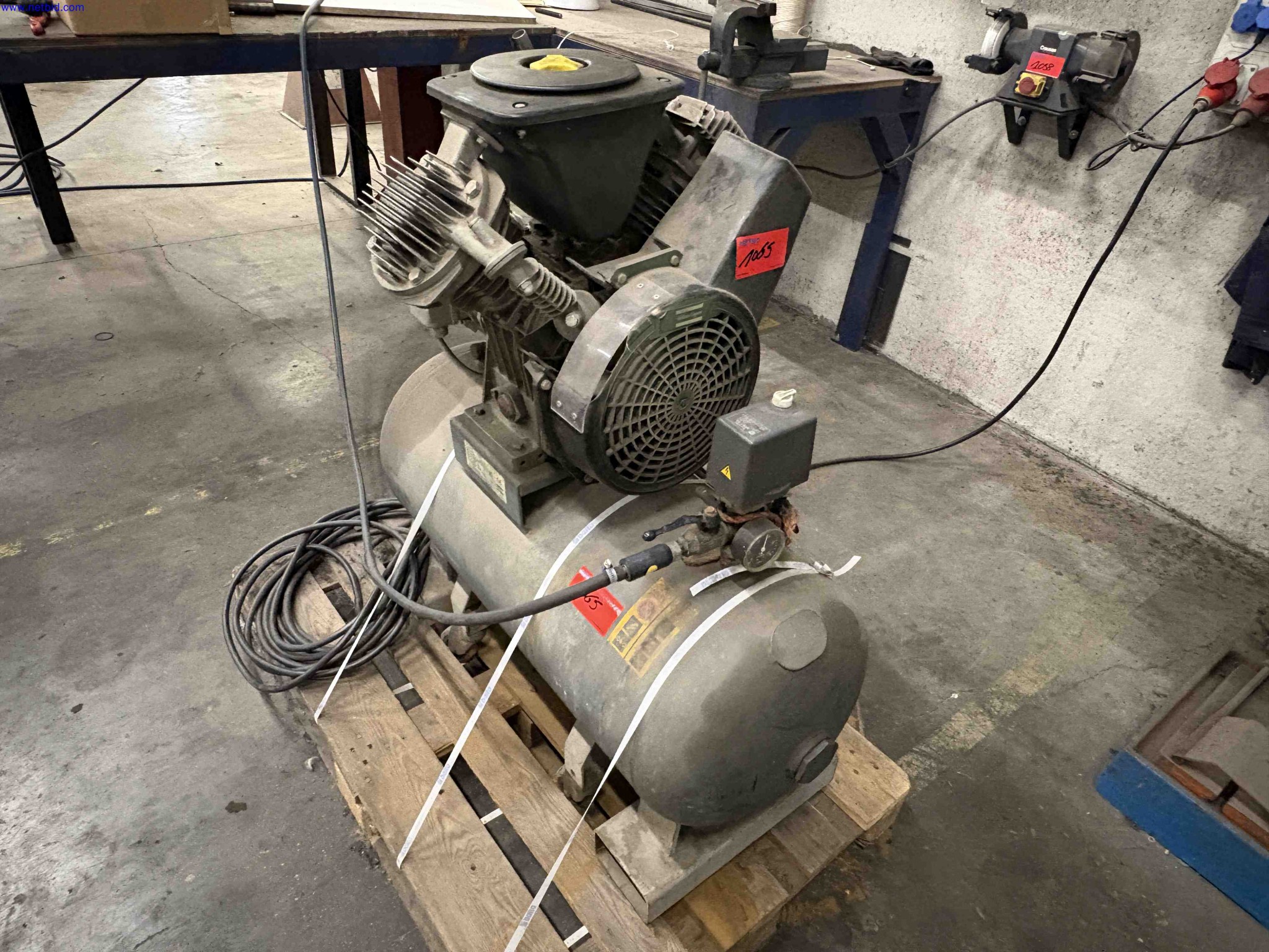 Receiver mounted air compressor Atlas Copco LT-22-15-120 – foto 5 – kavel bij NetBid, Roterijstraat 205-8793 Waregem