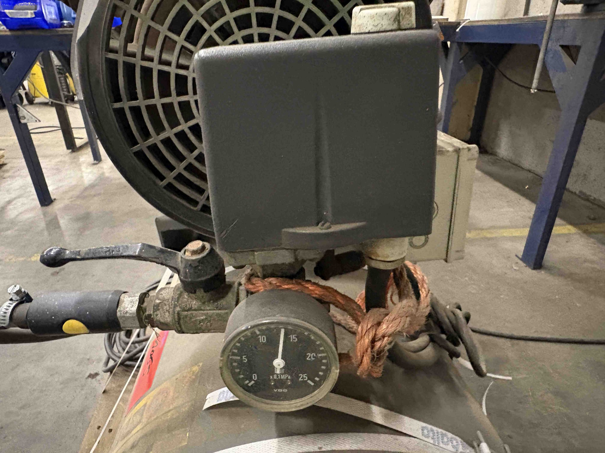 Receiver mounted air compressor Atlas Copco LT-22-15-120 – foto 9 – kavel bij NetBid, Roterijstraat 205-8793 Waregem