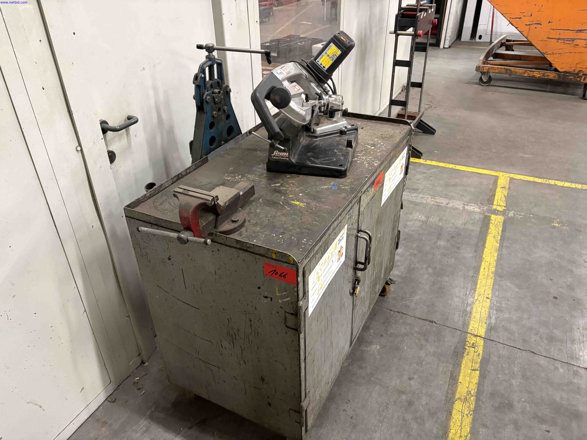Portable horizontal bandsaw with bench Femi NG120 – foto 4 – kavel bij NetBid, Roterijstraat 205-8793 Waregem