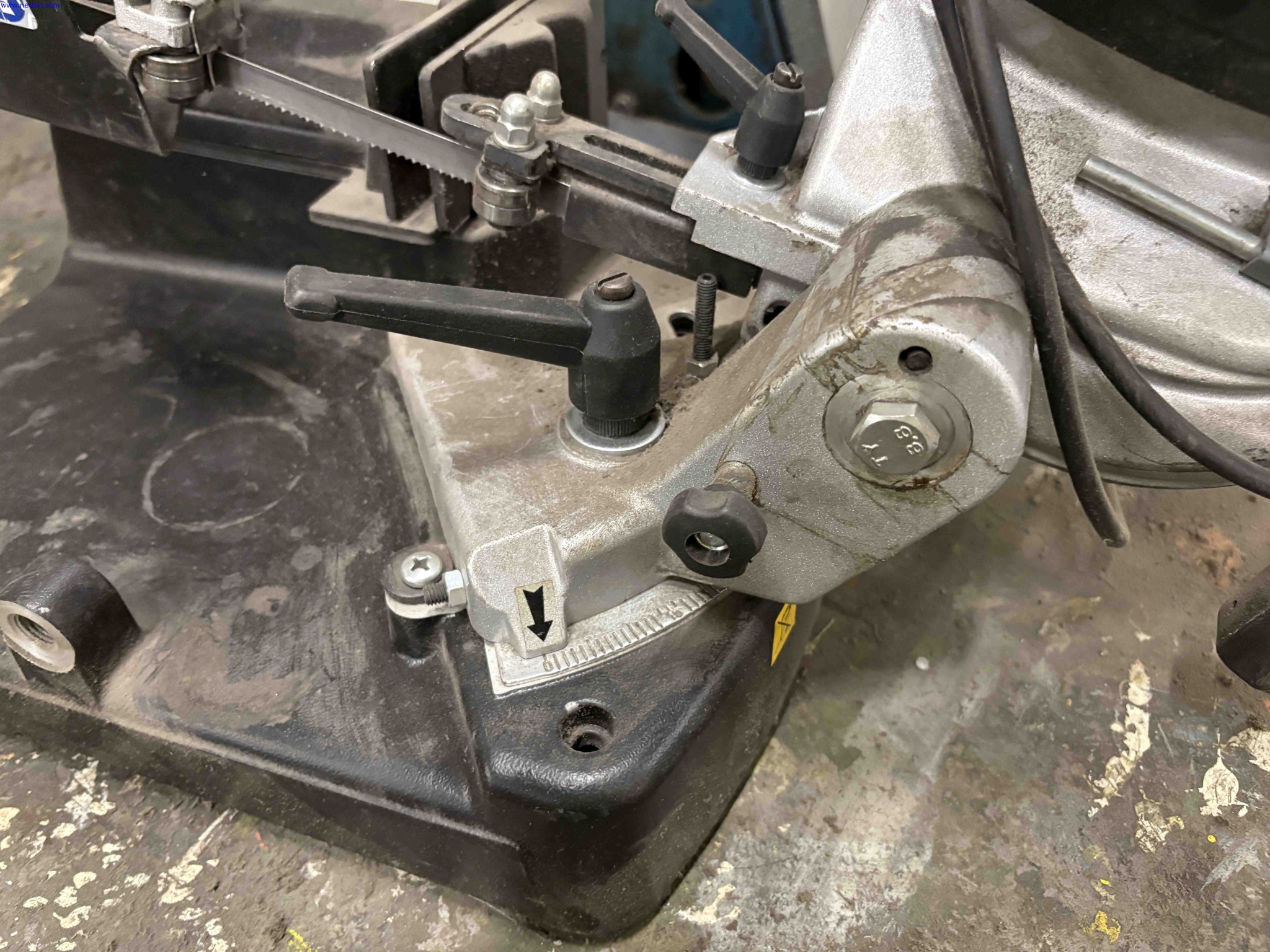 Portable horizontal bandsaw with bench Femi NG120 – foto 6 – kavel bij NetBid, Roterijstraat 205-8793 Waregem
