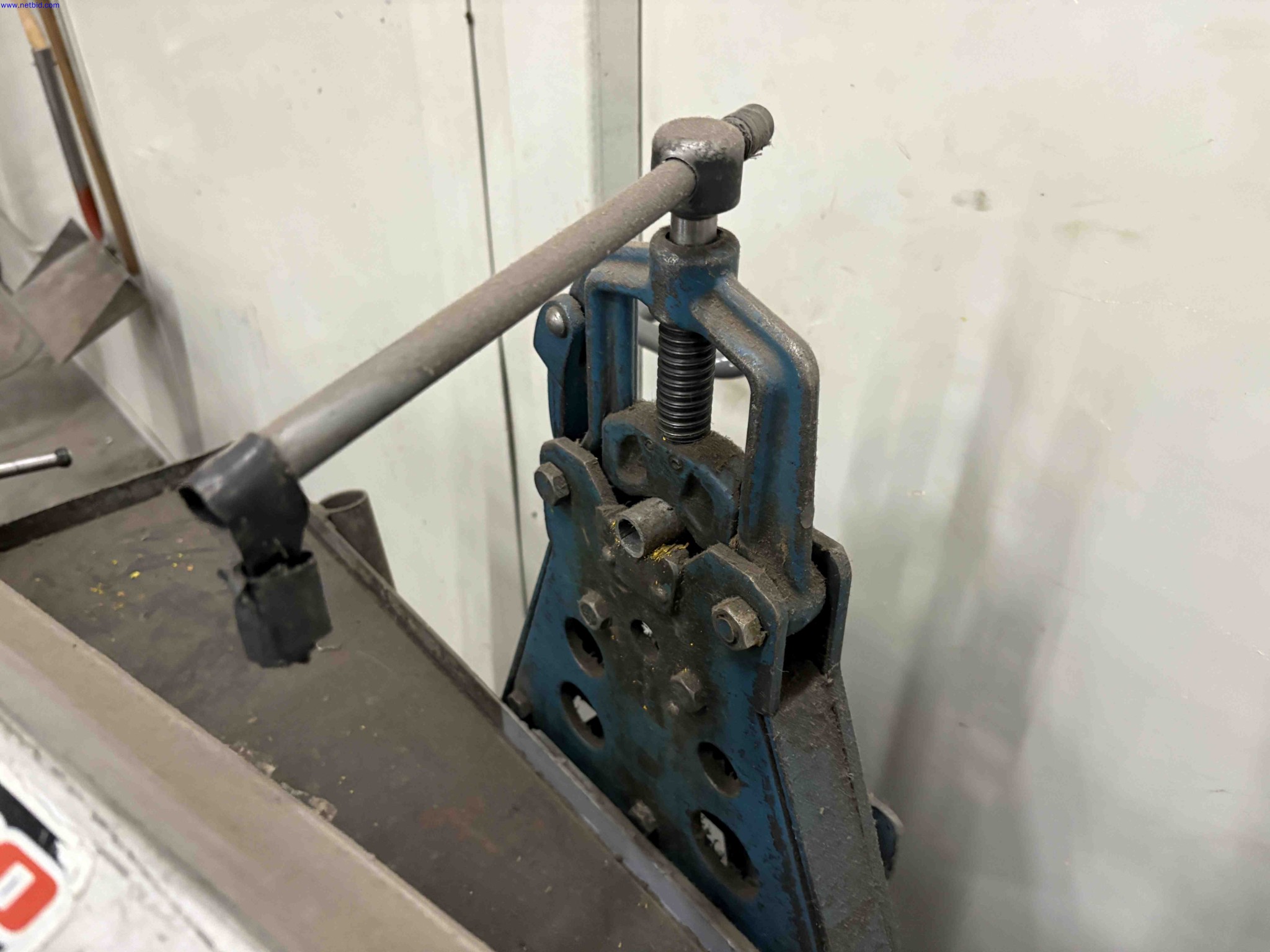 Portable horizontal bandsaw with bench Femi NG120 – foto 9 – kavel bij NetBid, Roterijstraat 205-8793 Waregem