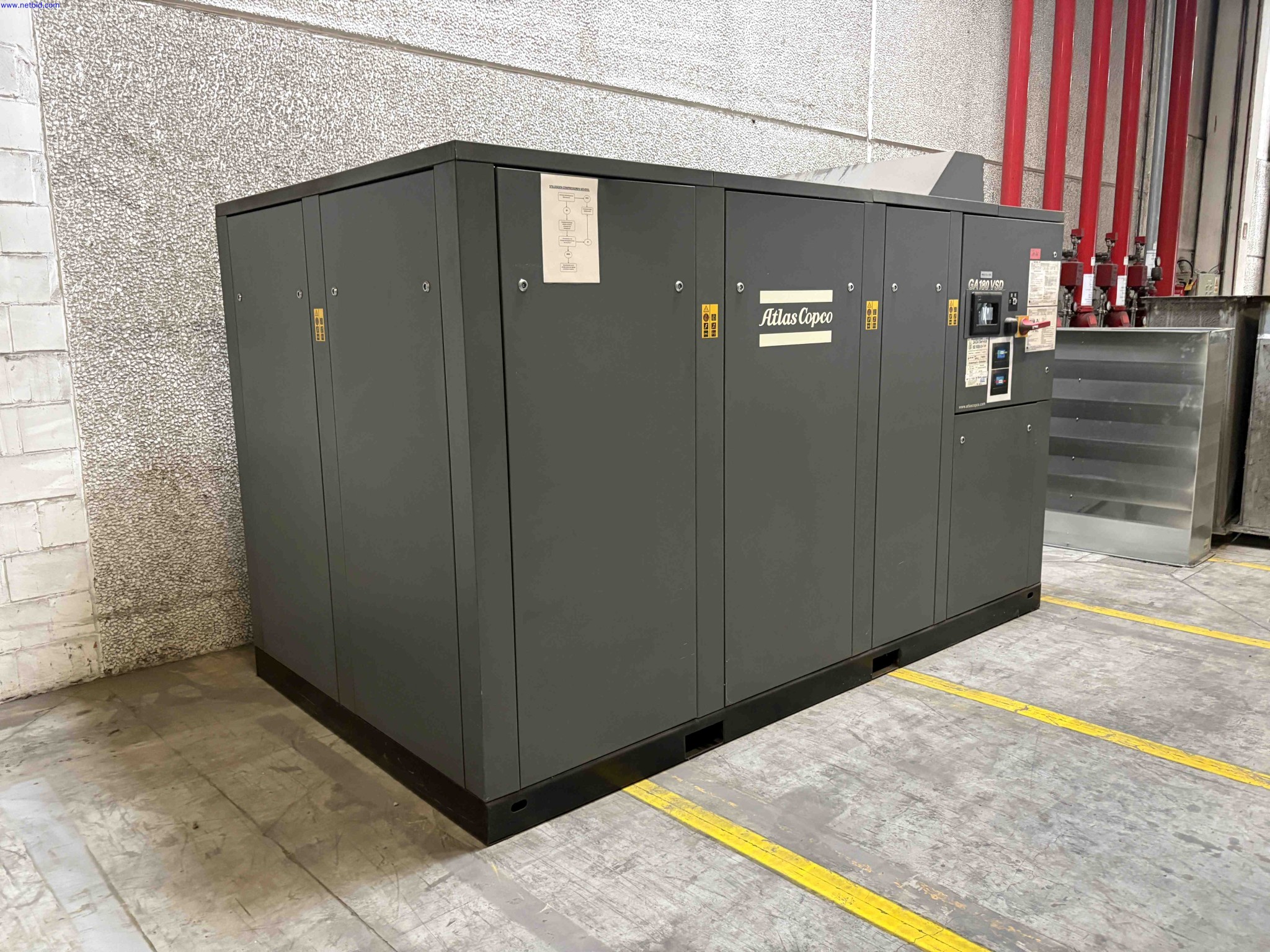 Industrial Air Compressor Atlas Copco GA 180 VSD – foto 3 – kavel bij NetBid, Roterijstraat 205-8793 Waregem