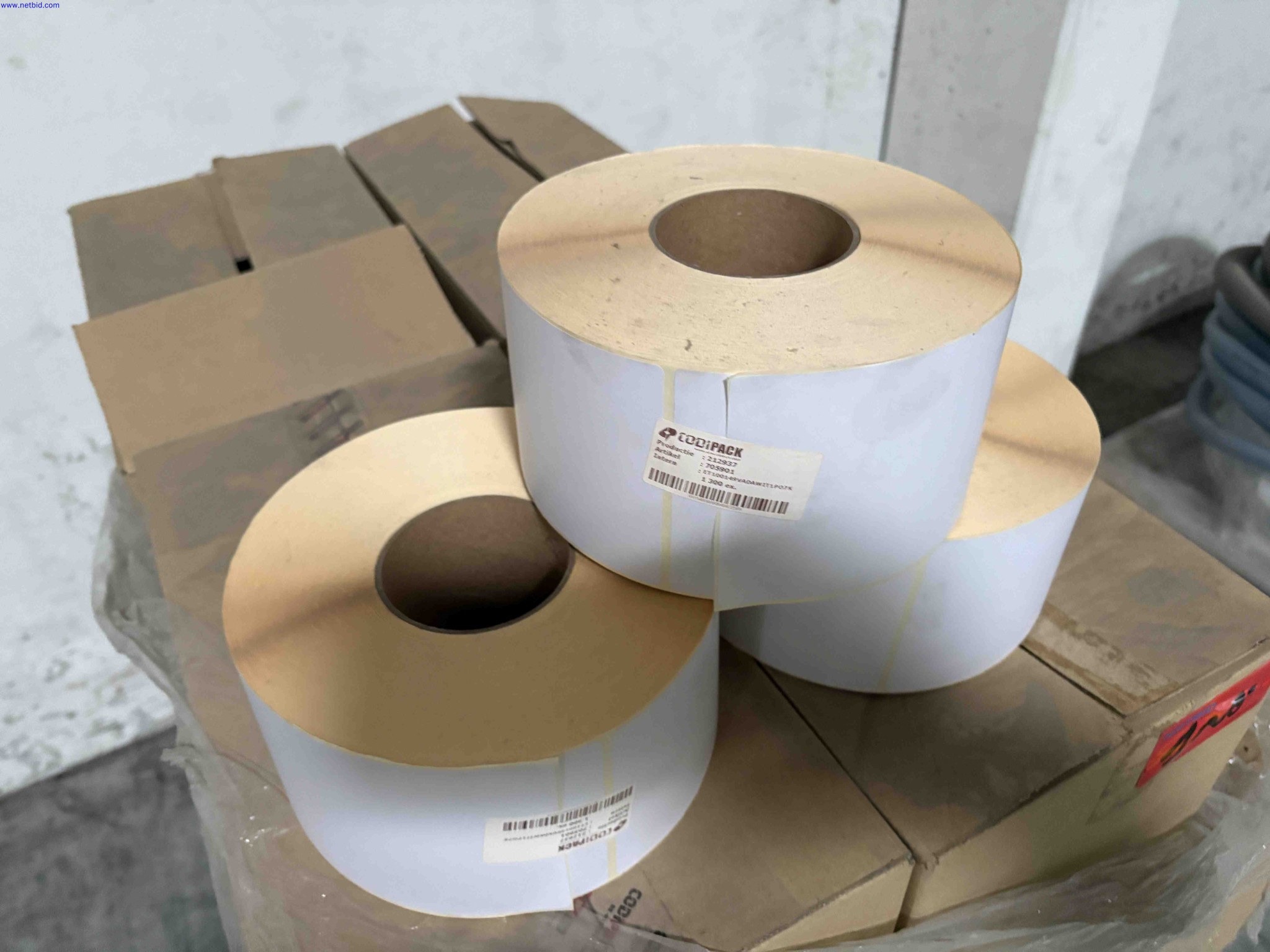 1 Set Self-adhesive sticky white labels Codipack 212937 – foto 2 – kavel bij NetBid, Roterijstraat 205-8793 Waregem