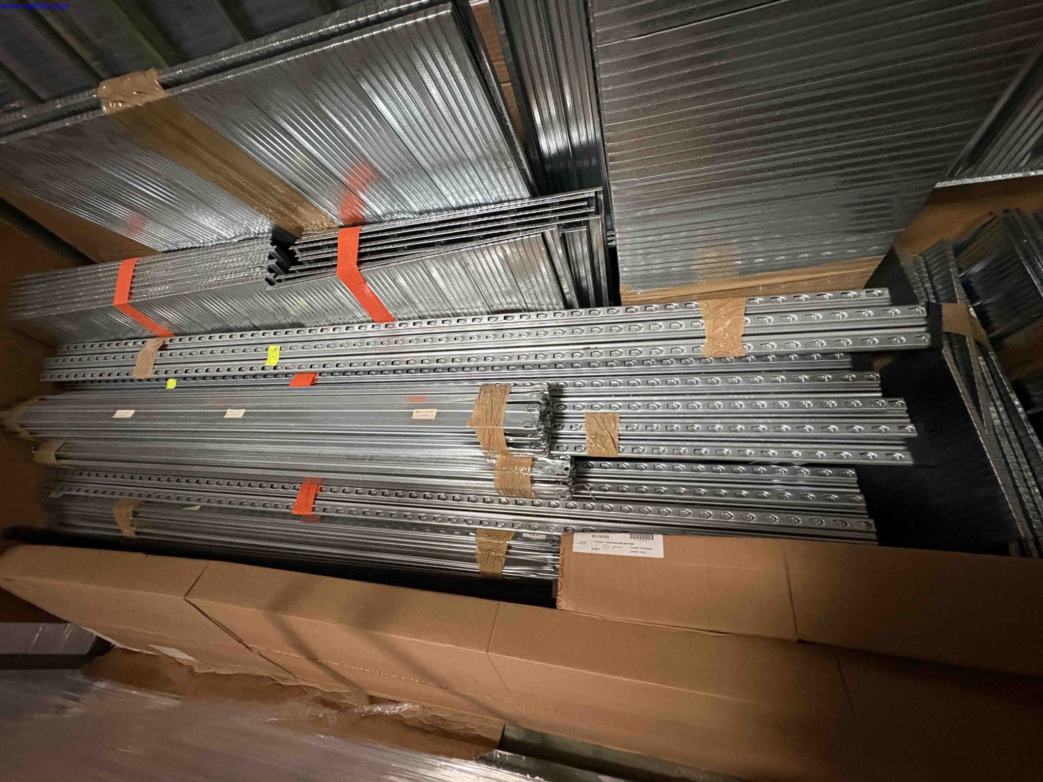 Galvanised modular/light-duty shelving – foto 2 – kavel bij NetBid, Roterijstraat 205-8793 Waregem