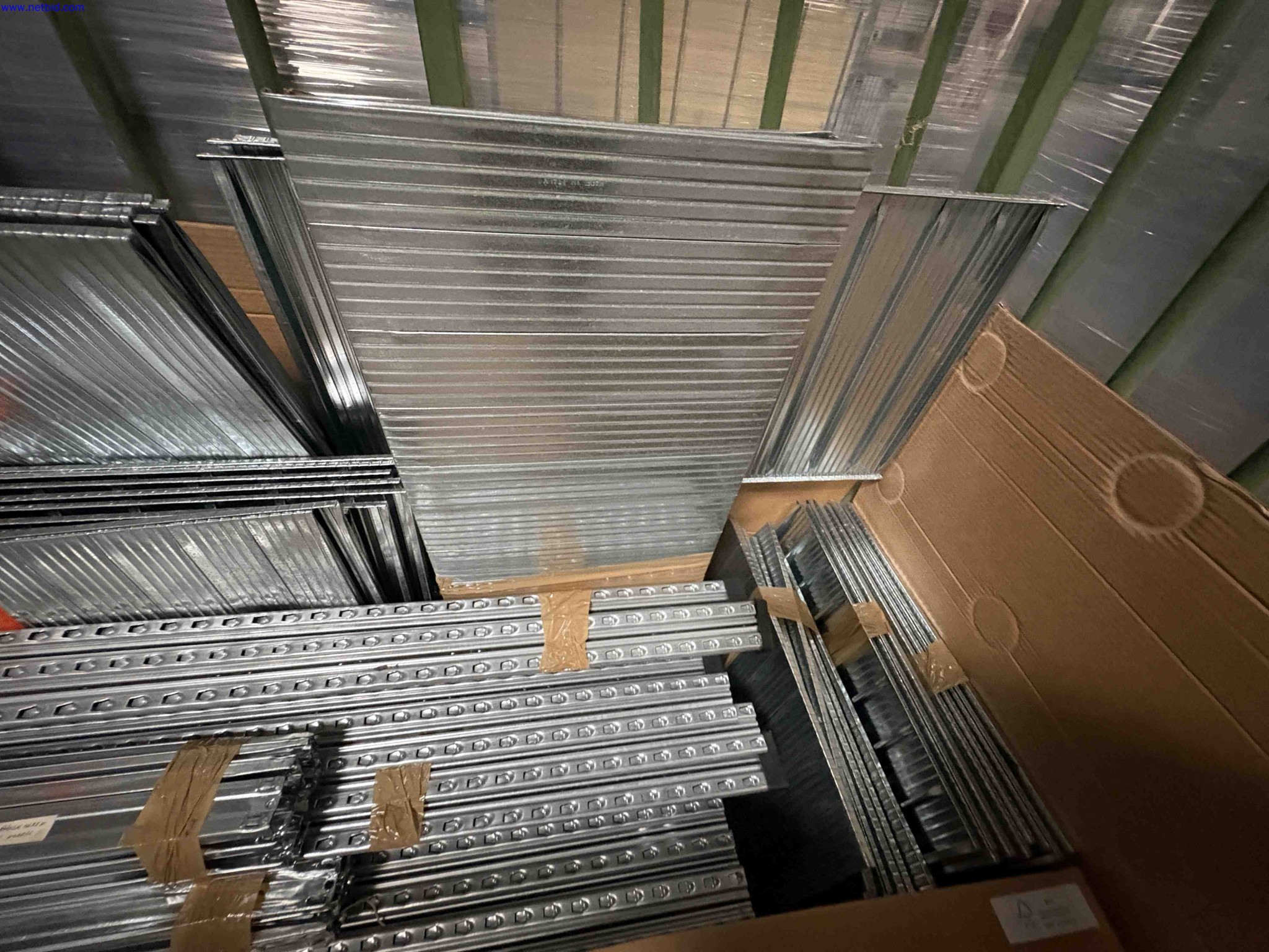 Galvanised modular/light-duty shelving – foto 4 – kavel bij NetBid, Roterijstraat 205-8793 Waregem