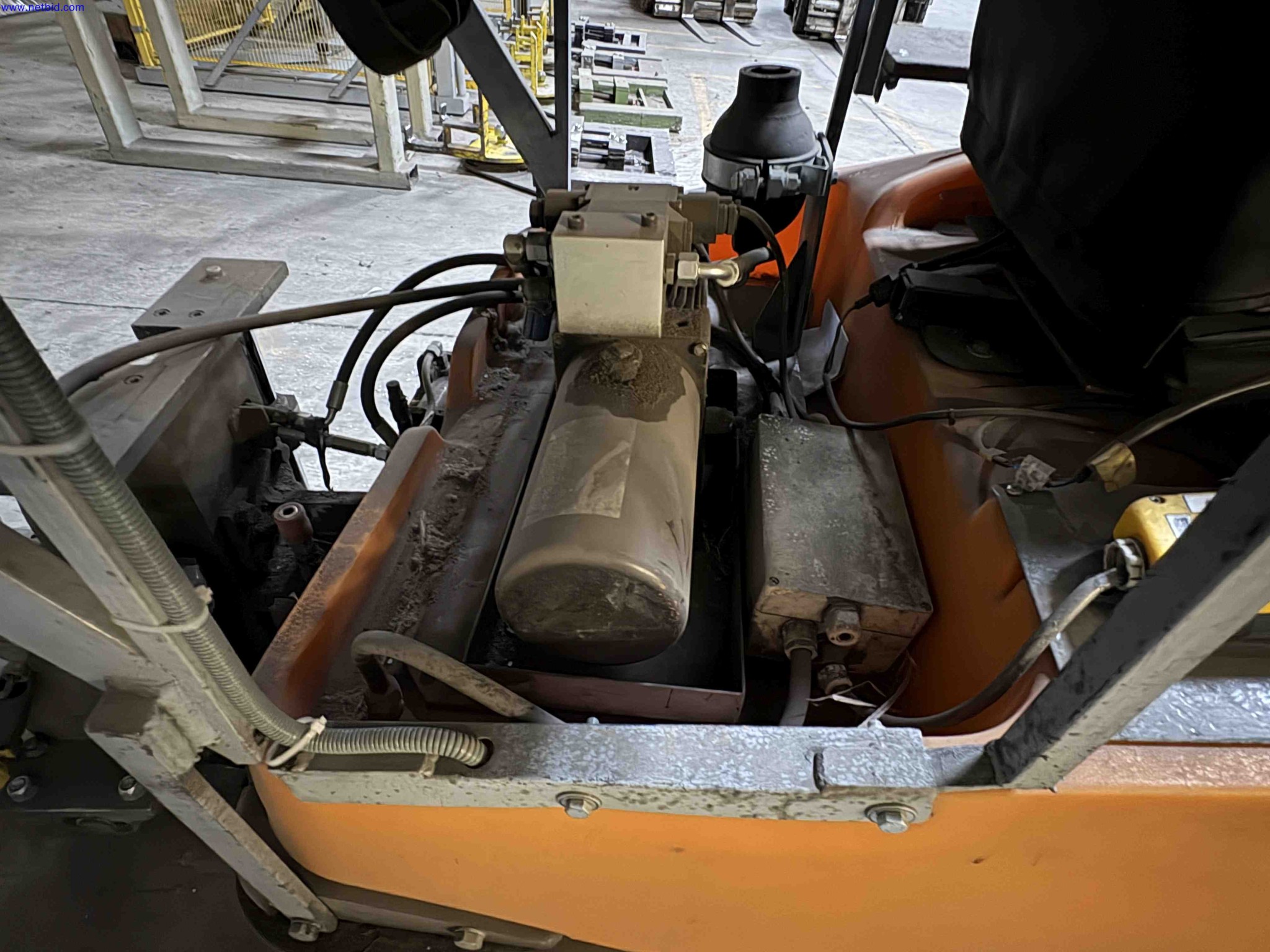 Battery electric tow tractor Still R06 – foto 11 – kavel bij NetBid, Roterijstraat 205-8793 Waregem
