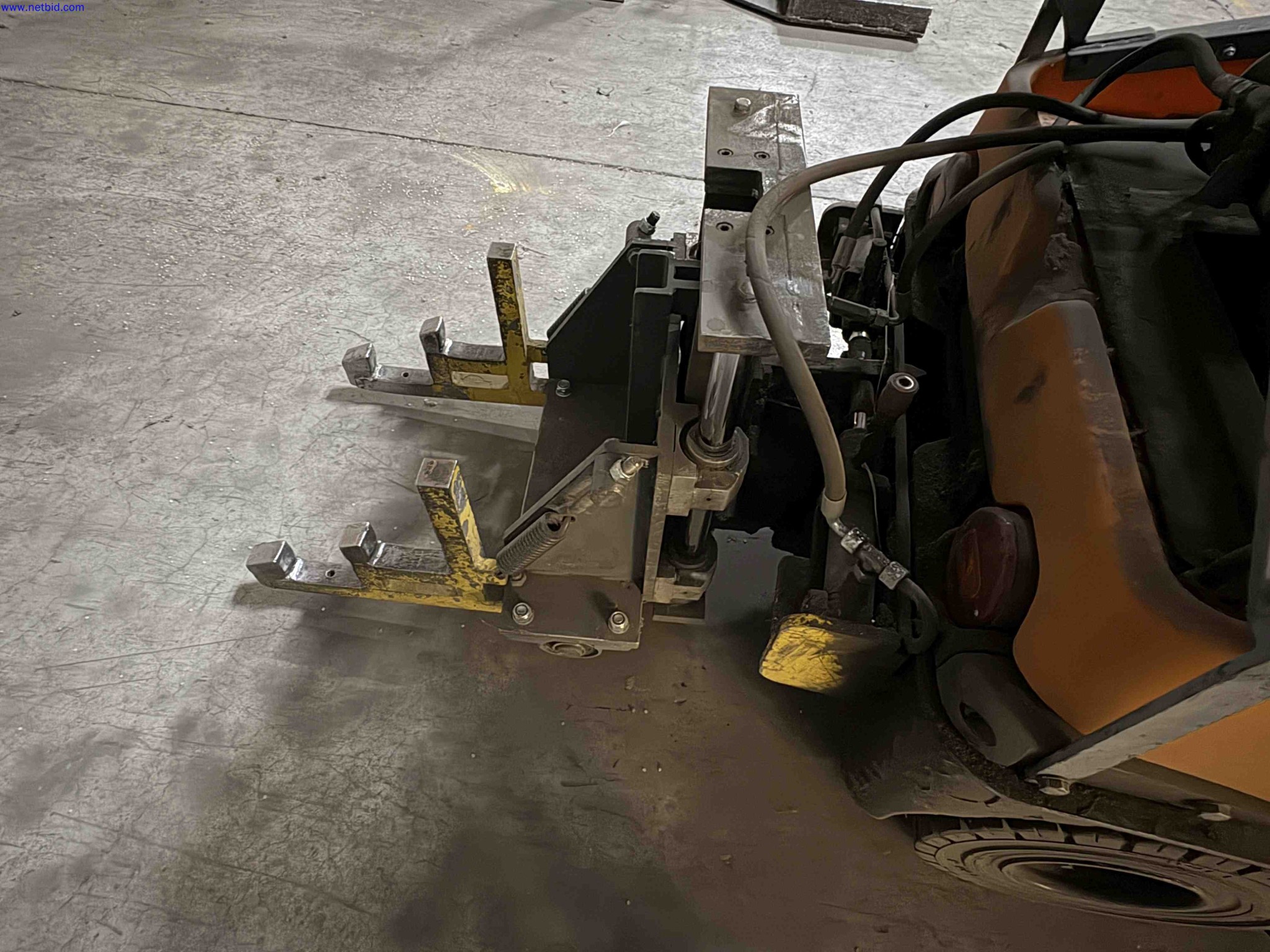 Battery electric tow tractor Still R06 – foto 12 – kavel bij NetBid, Roterijstraat 205-8793 Waregem