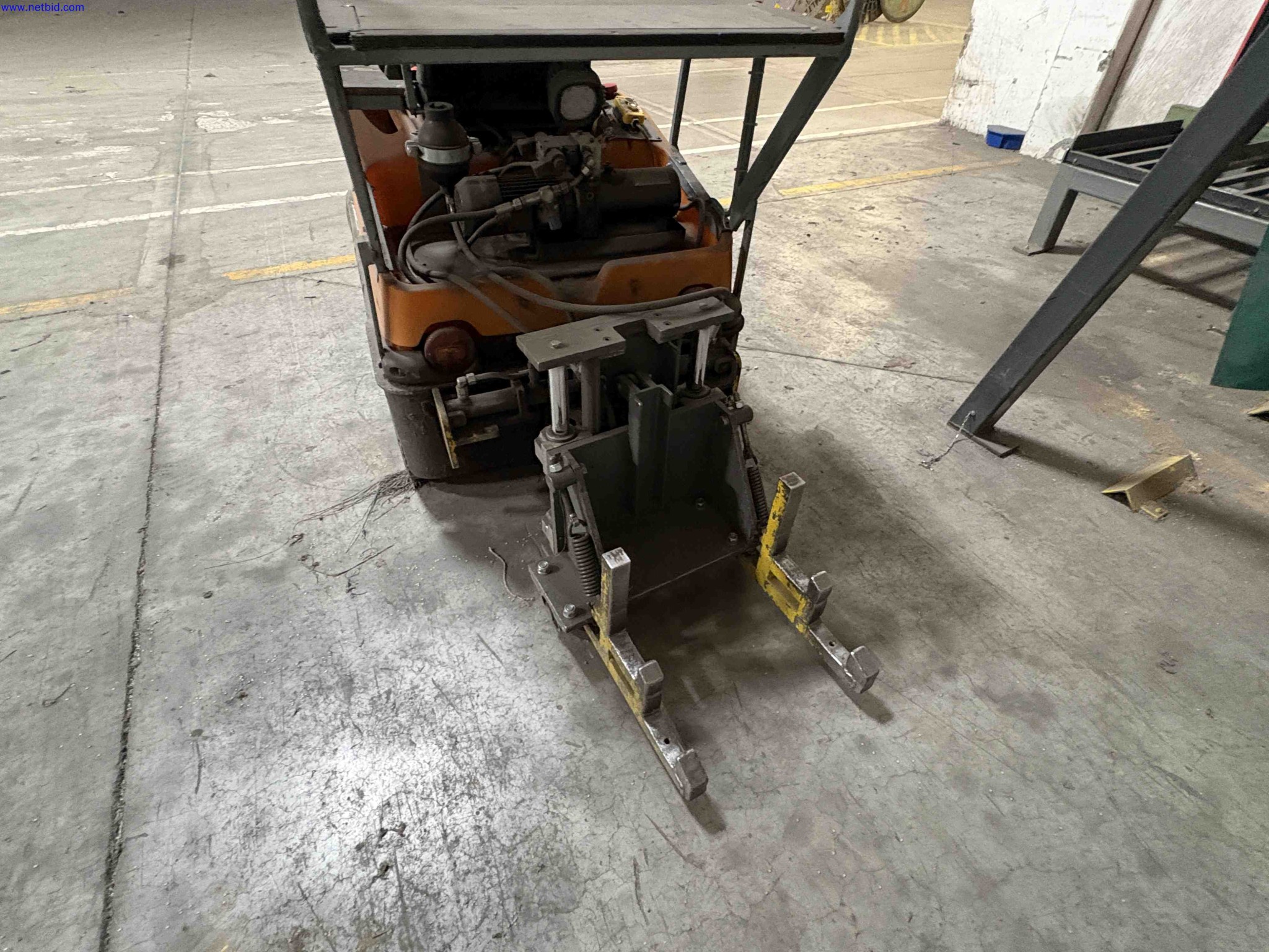 Battery electric tow tractor Still R06 – foto 16 – kavel bij NetBid, Roterijstraat 205-8793 Waregem