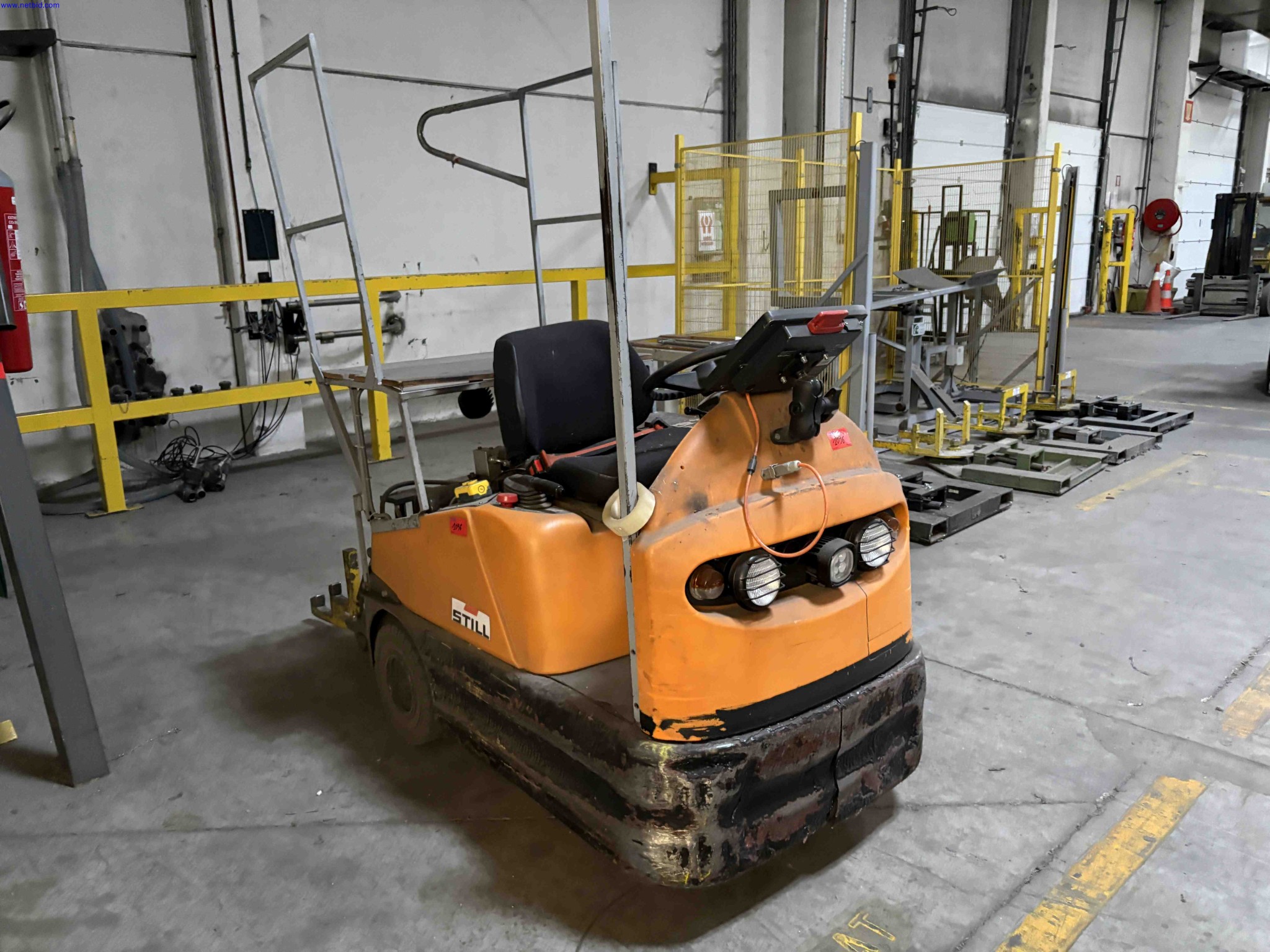 Battery electric tow tractor Still R06 – foto 2 – kavel bij NetBid, Roterijstraat 205-8793 Waregem