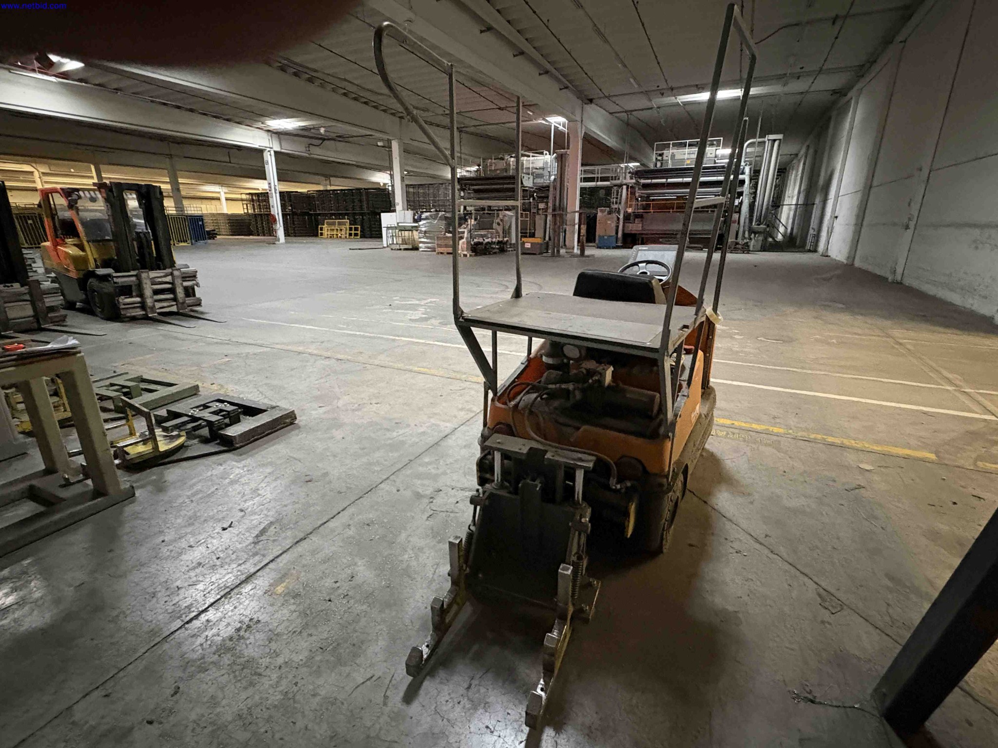 Battery electric tow tractor Still R06 – foto 3 – kavel bij NetBid, Roterijstraat 205-8793 Waregem