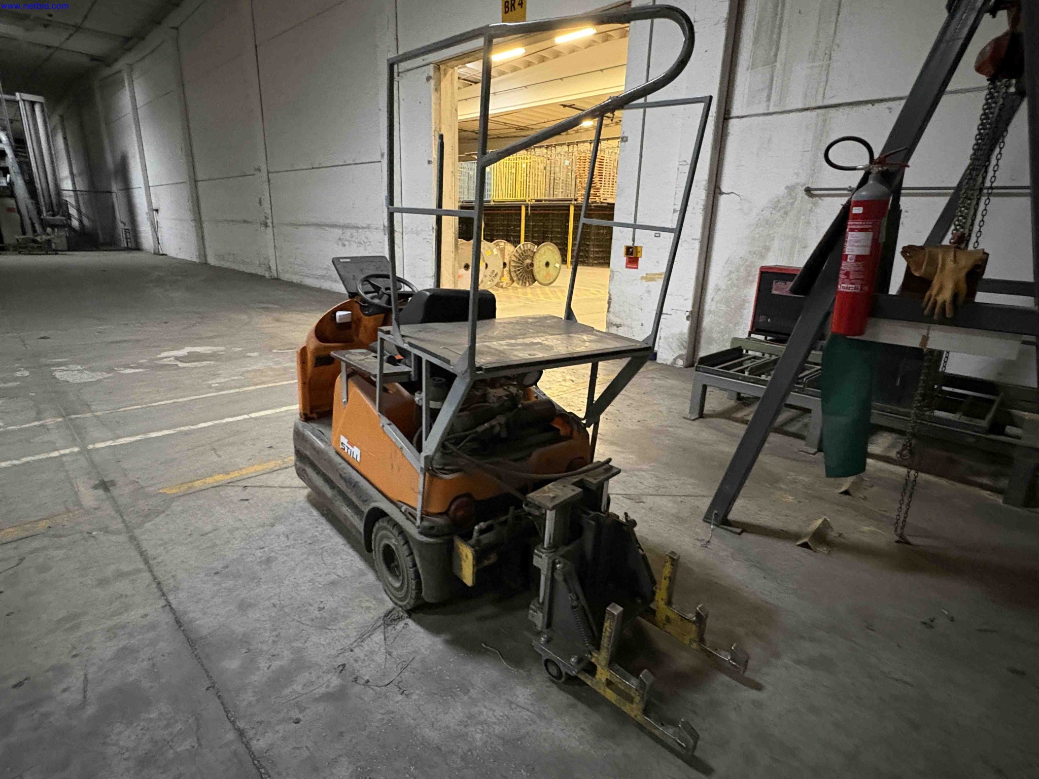 Battery electric tow tractor Still R06 – foto 5 – kavel bij NetBid, Roterijstraat 205-8793 Waregem