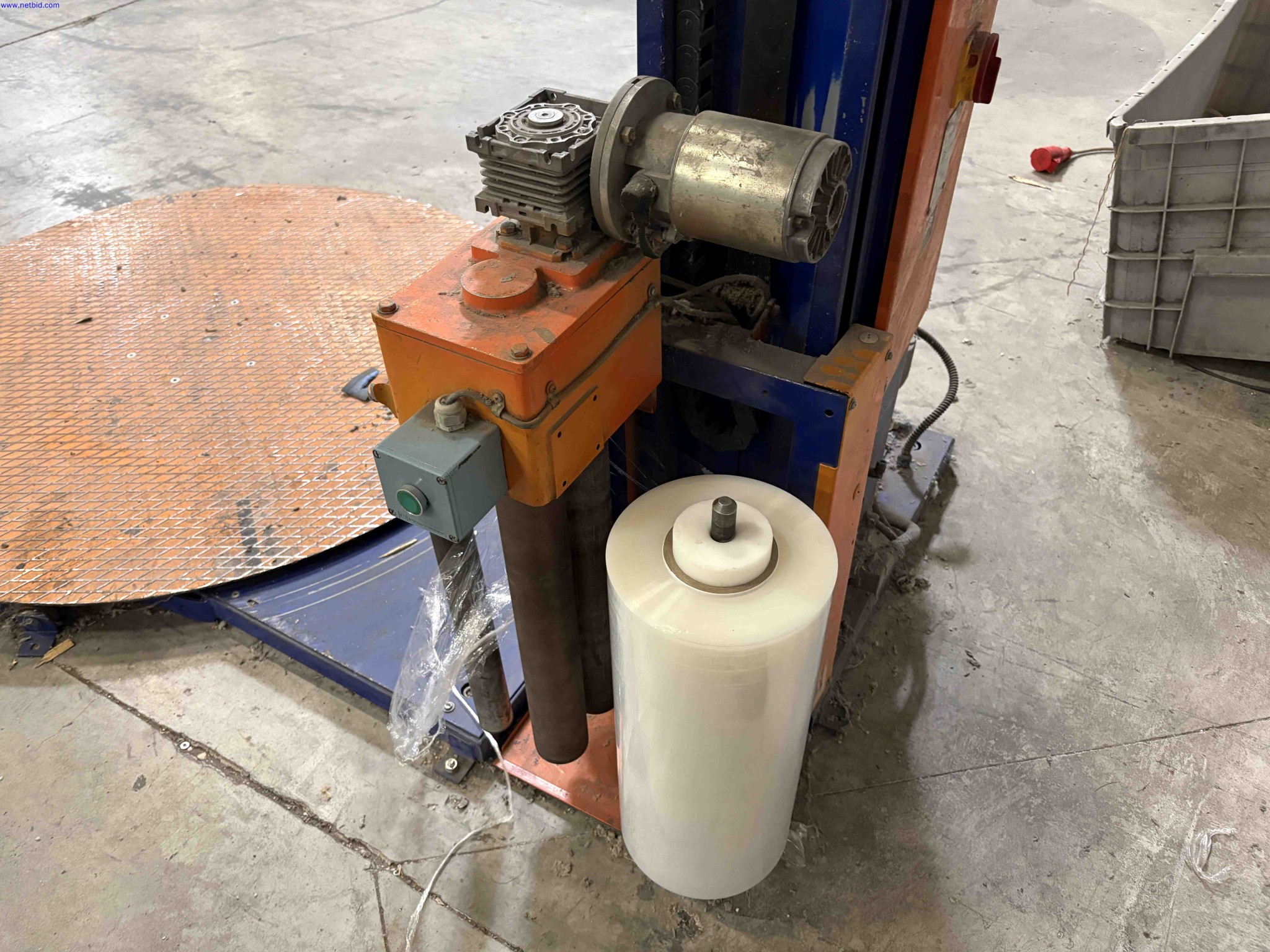 Semi-automatic pallet stretch wrapping machine FILMA P35 CP 675-60 – foto 4 – kavel bij NetBid, Roterijstraat 205-8793 Waregem
