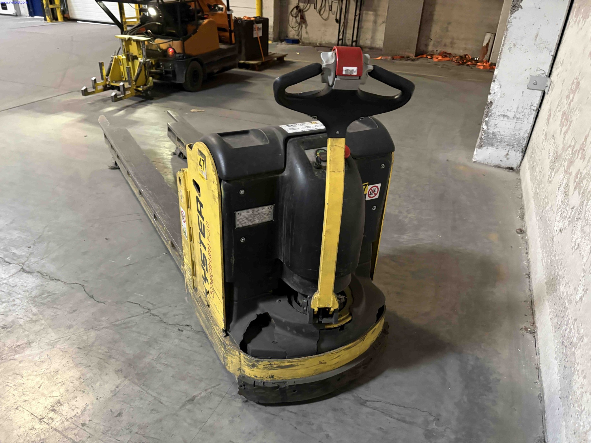 Battery electric pedestrian pallet truck Hyster Spectrum P30 – foto 2 – kavel bij NetBid, Roterijstraat 205-8793 Waregem