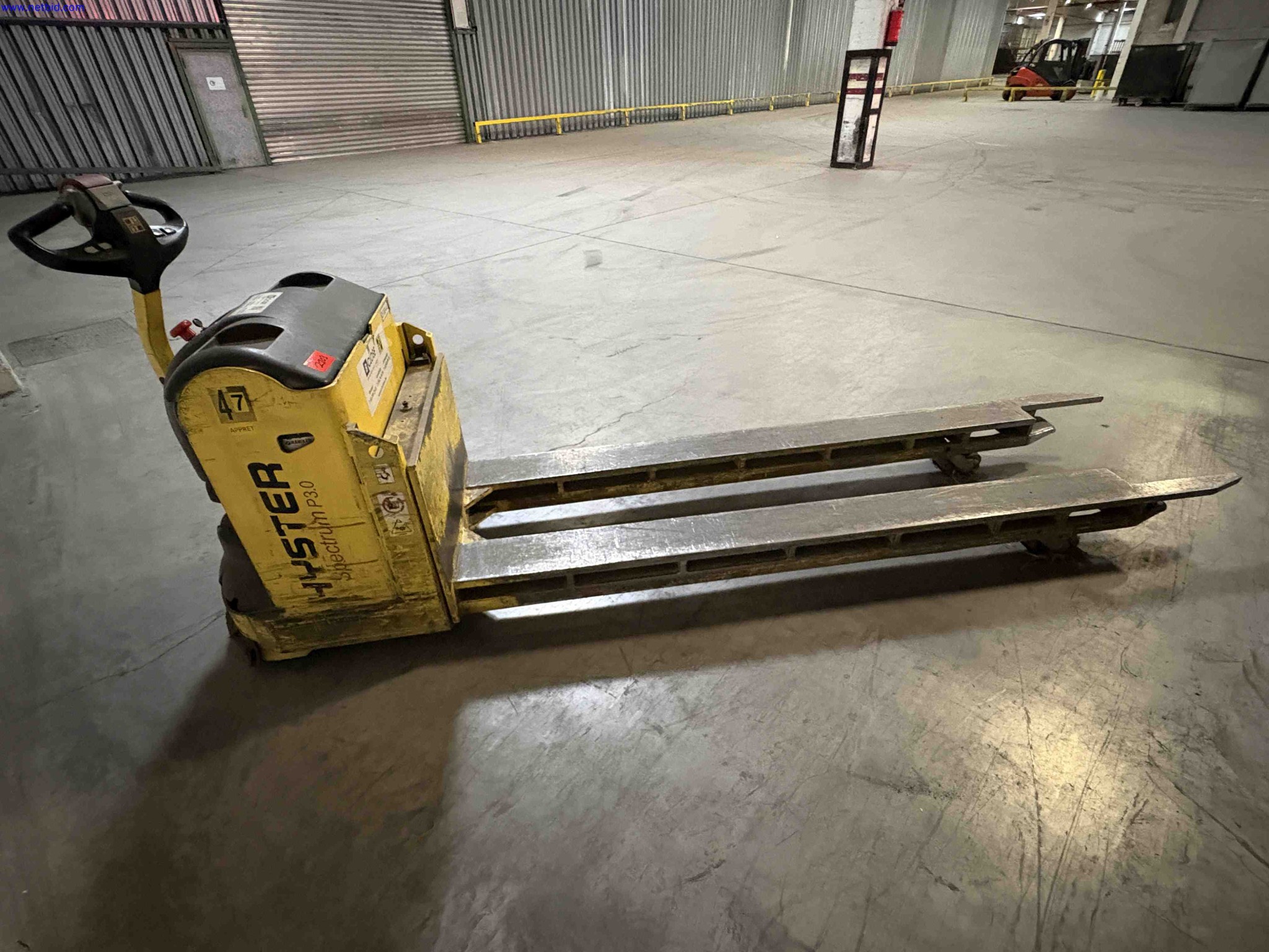 Battery electric pedestrian pallet truck Hyster Spectrum P30 – foto 4 – kavel bij NetBid, Roterijstraat 205-8793 Waregem