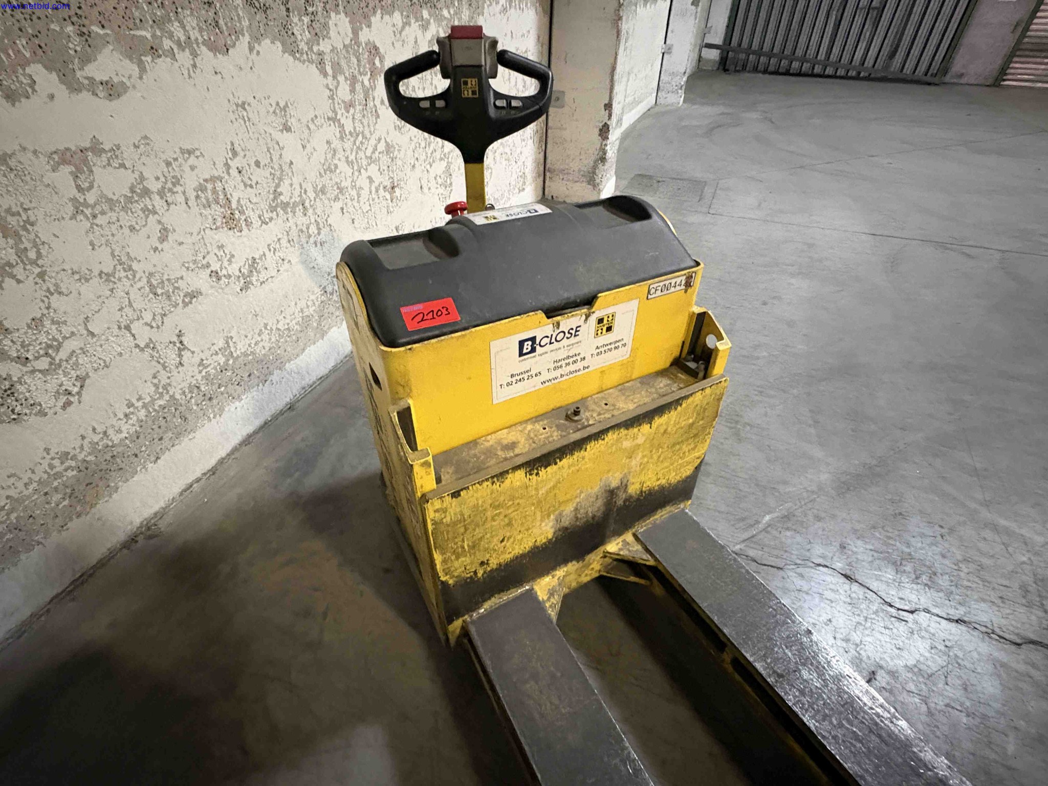Battery electric pedestrian pallet truck Hyster Spectrum P30 – foto 5 – kavel bij NetBid, Roterijstraat 205-8793 Waregem