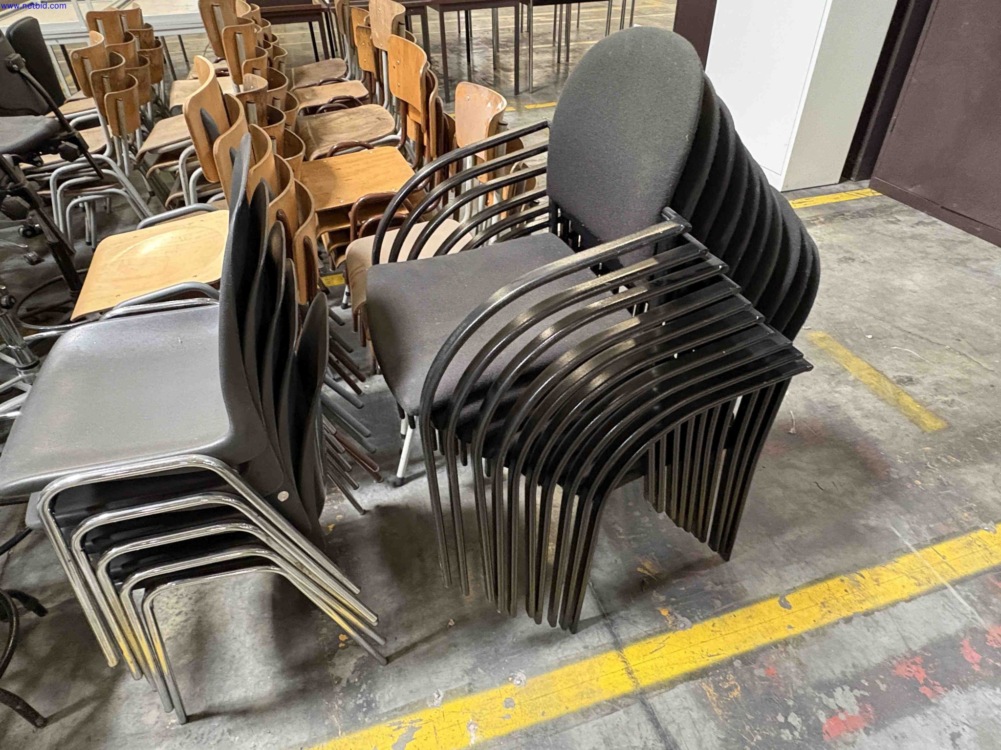 1 Set Factory / office tables and chairs – foto 11 – kavel bij NetBid, Roterijstraat 205-8793 Waregem