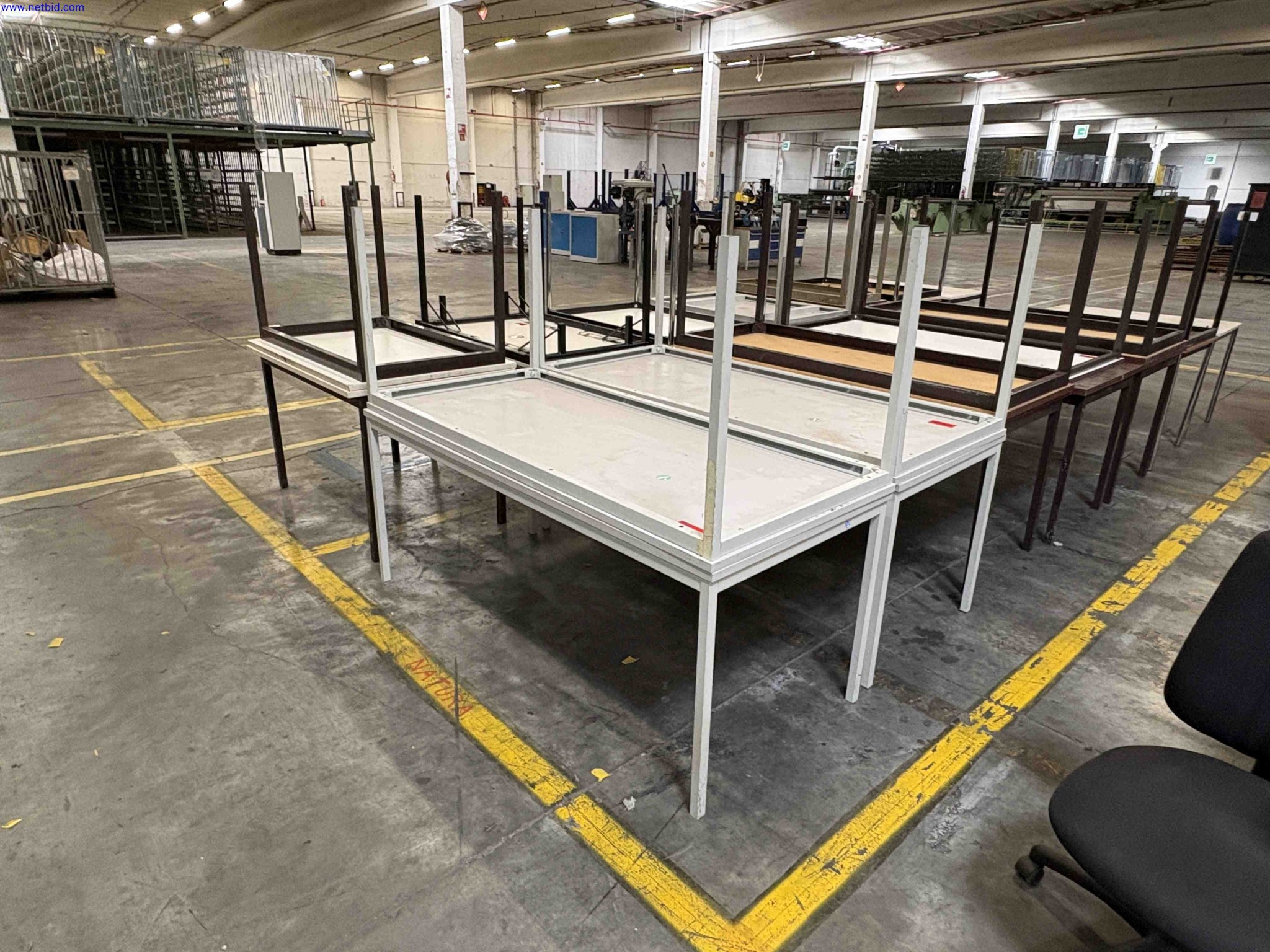 1 Set Factory / office tables and chairs – foto 2 – kavel bij NetBid, Roterijstraat 205-8793 Waregem