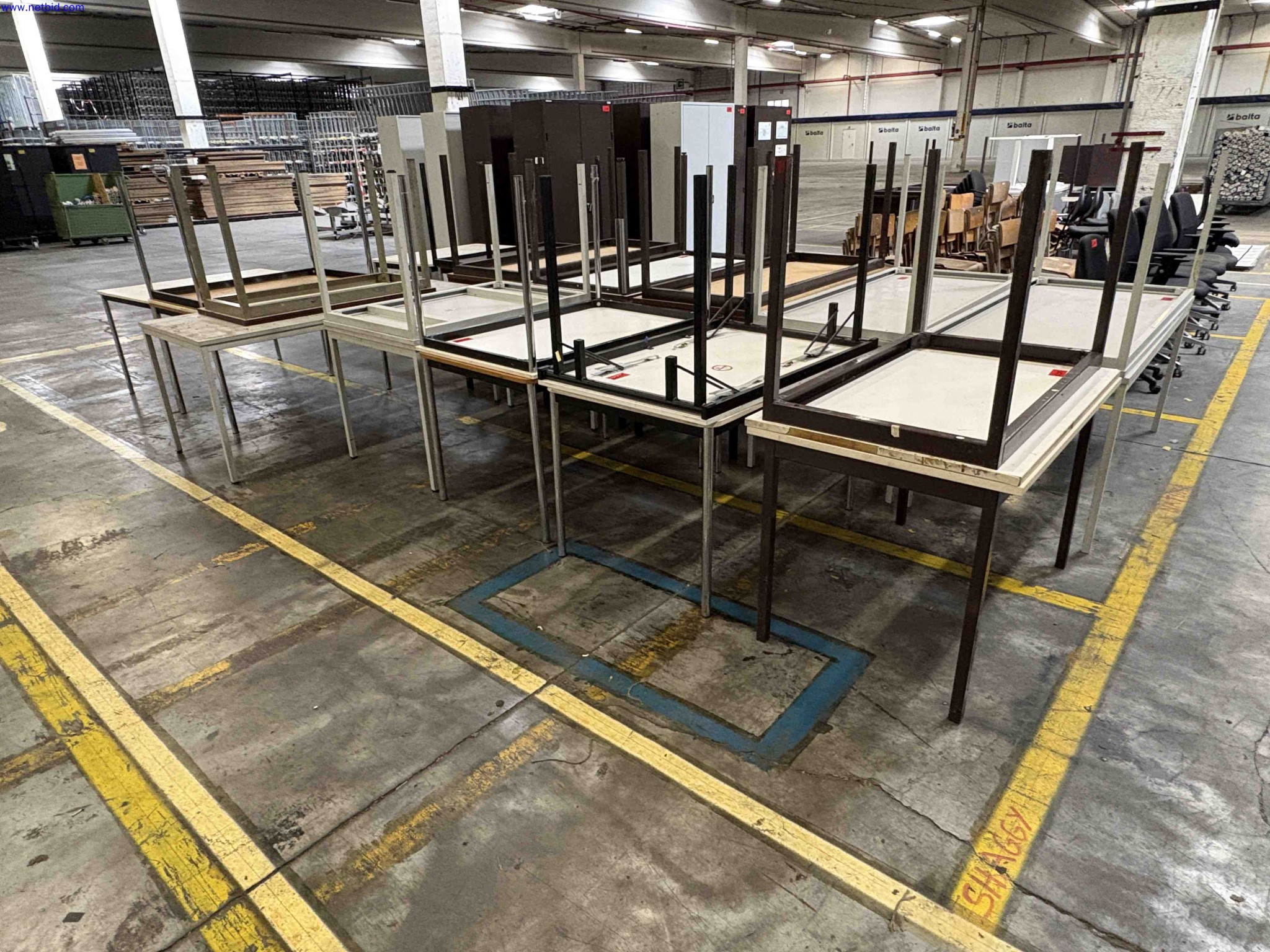 1 Set Factory / office tables and chairs – foto 3 – kavel bij NetBid, Roterijstraat 205-8793 Waregem