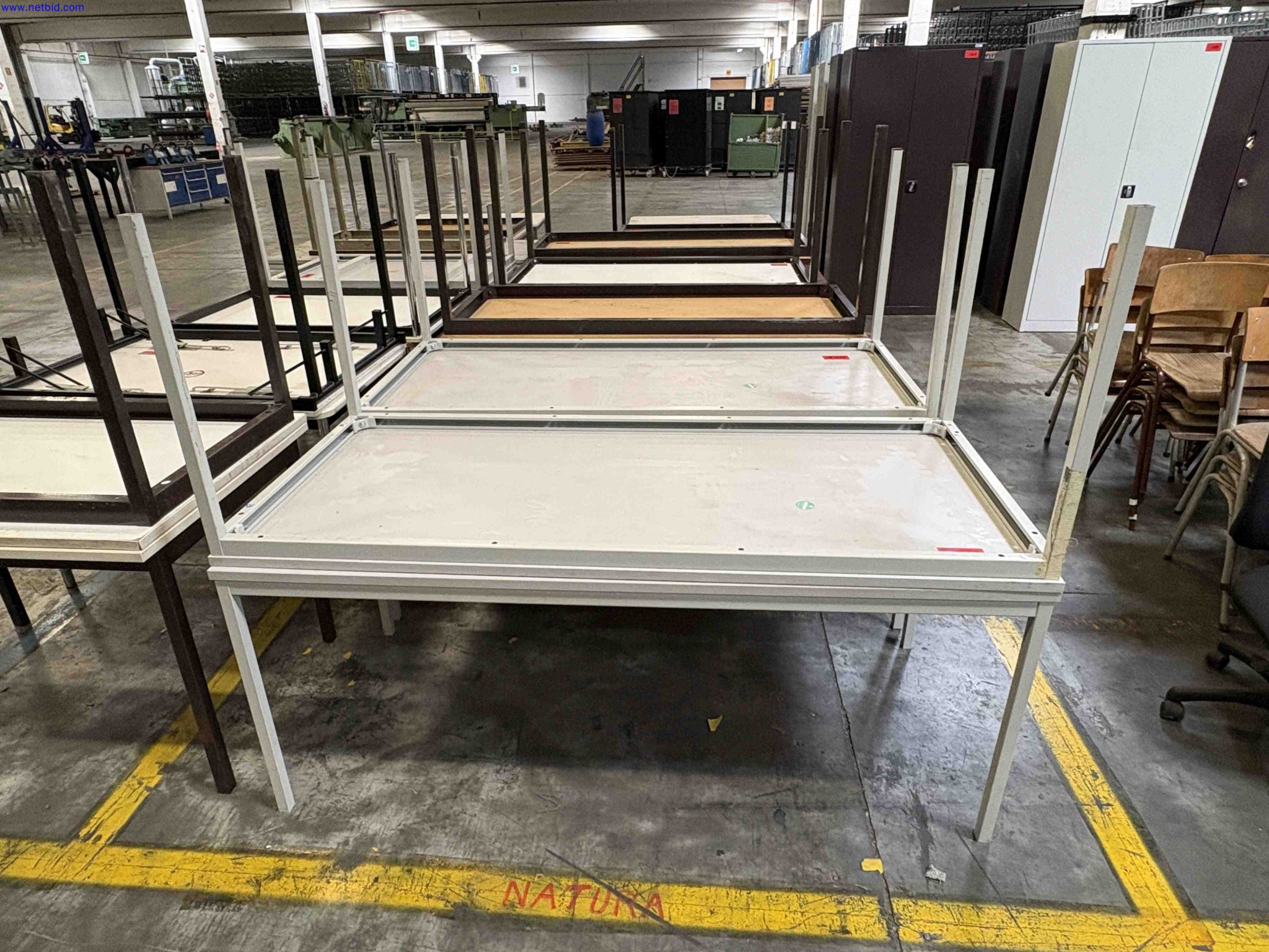 1 Set Factory / office tables and chairs – foto 4 – kavel bij NetBid, Roterijstraat 205-8793 Waregem