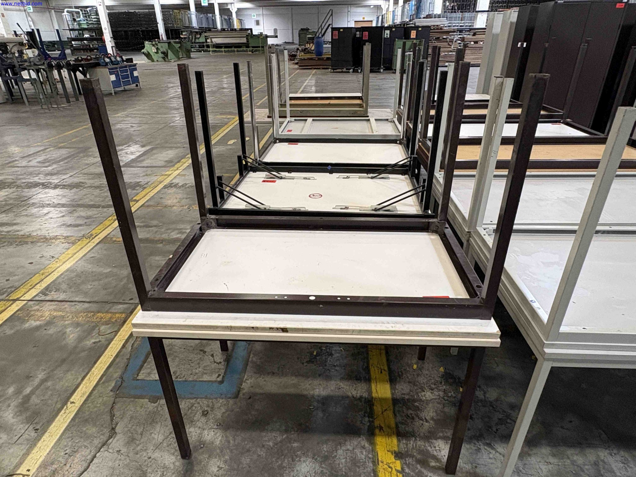 1 Set Factory / office tables and chairs – foto 5 – kavel bij NetBid, Roterijstraat 205-8793 Waregem