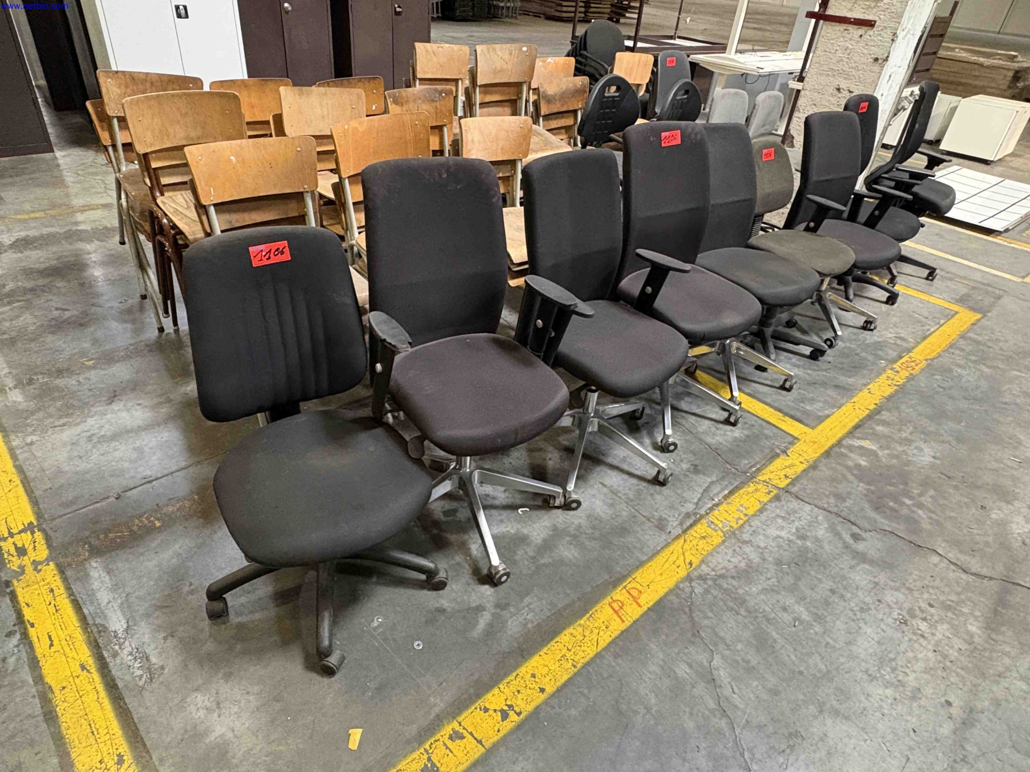 1 Set Factory / office tables and chairs – foto 6 – kavel bij NetBid, Roterijstraat 205-8793 Waregem