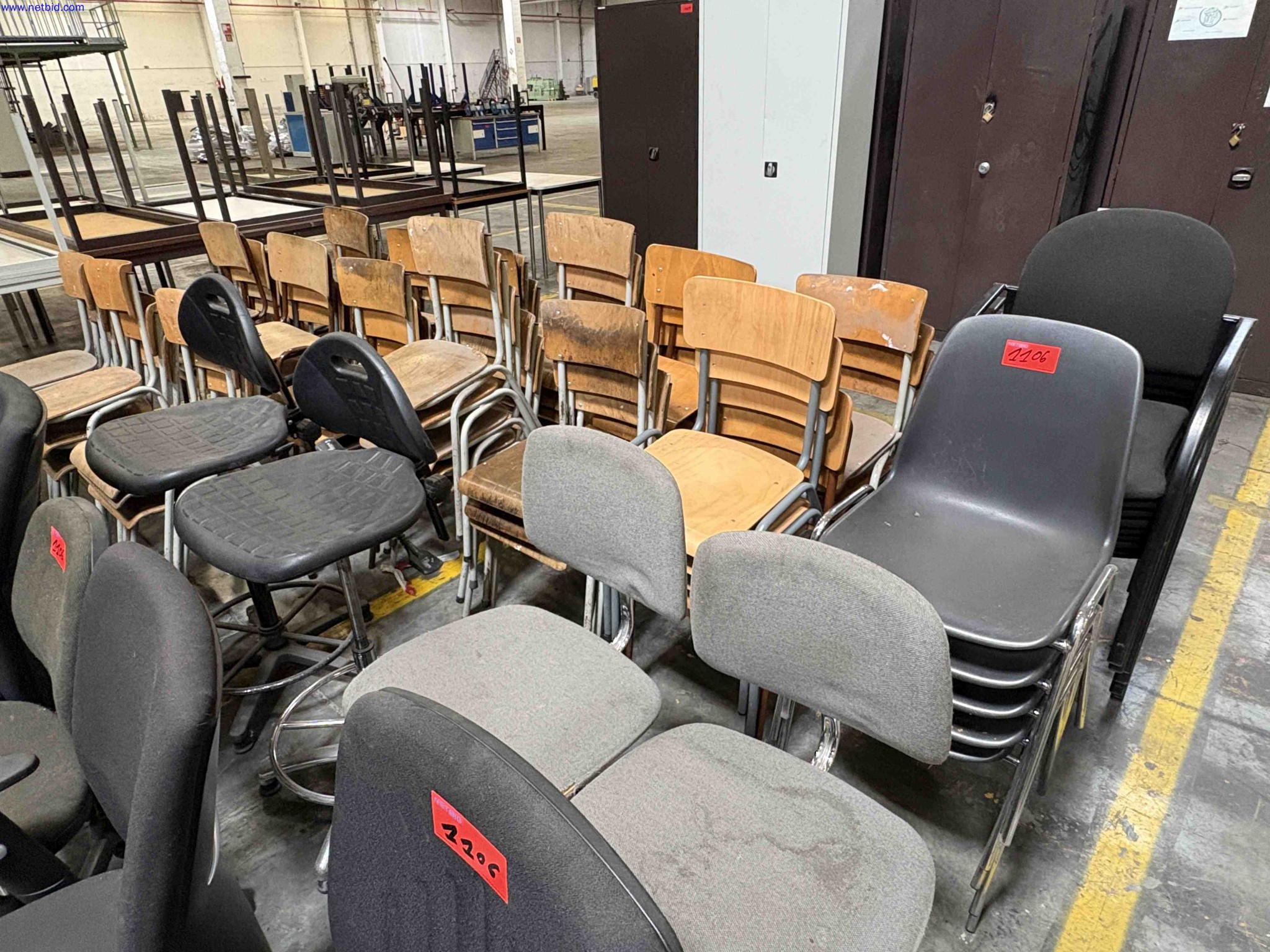 1 Set Factory / office tables and chairs – foto 9 – kavel bij NetBid, Roterijstraat 205-8793 Waregem