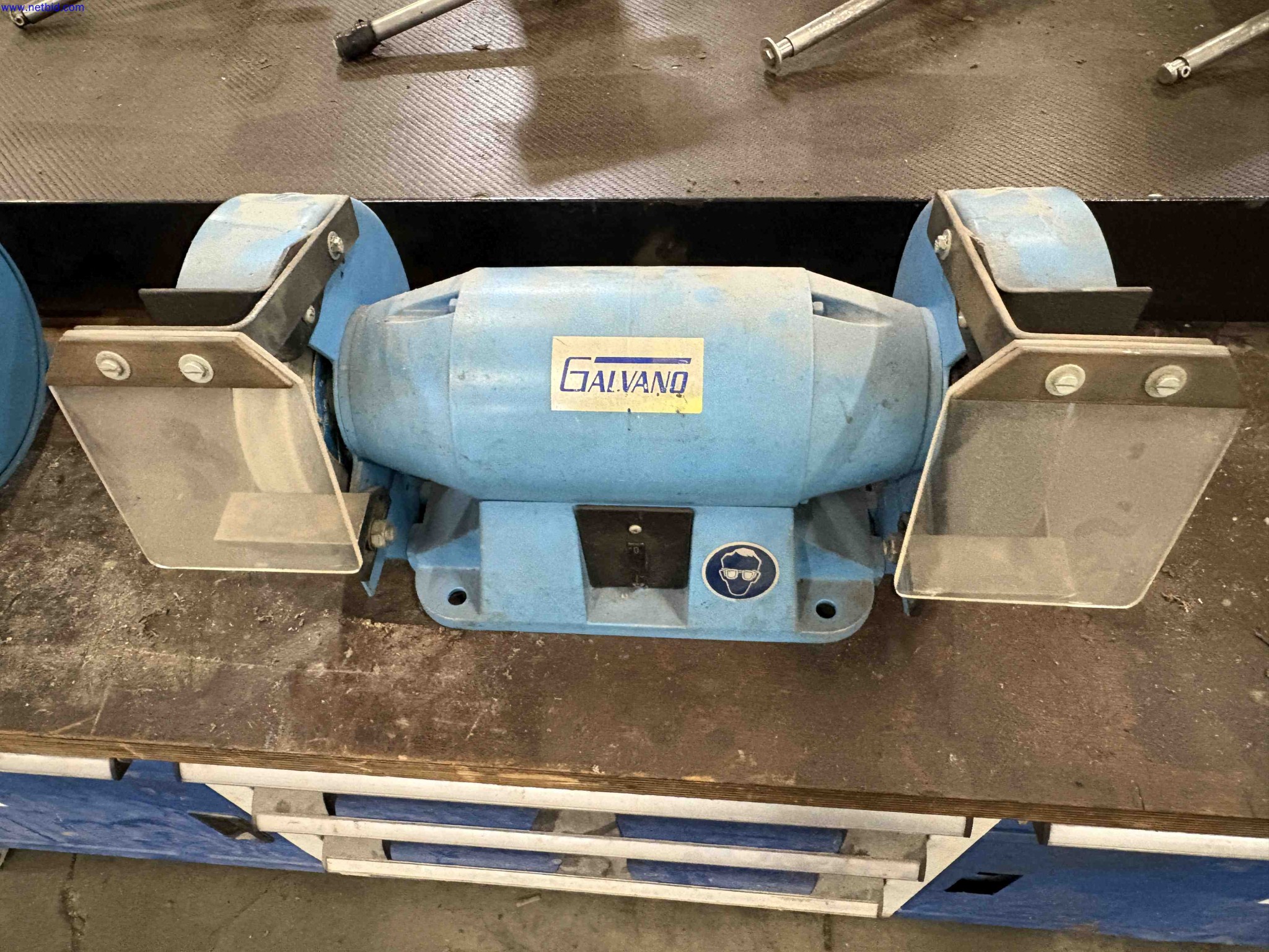 1 Set Workshop machinery, tools, benches and storage cupboards Eurokraft TB18 – foto 3 – kavel bij NetBid, Roterijstraat 205-8793 Waregem