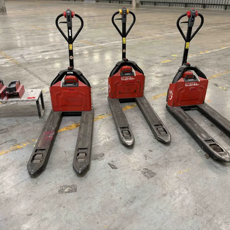 3 Elektrické paletové vozíky na baterie EP Equipment EP12 Series