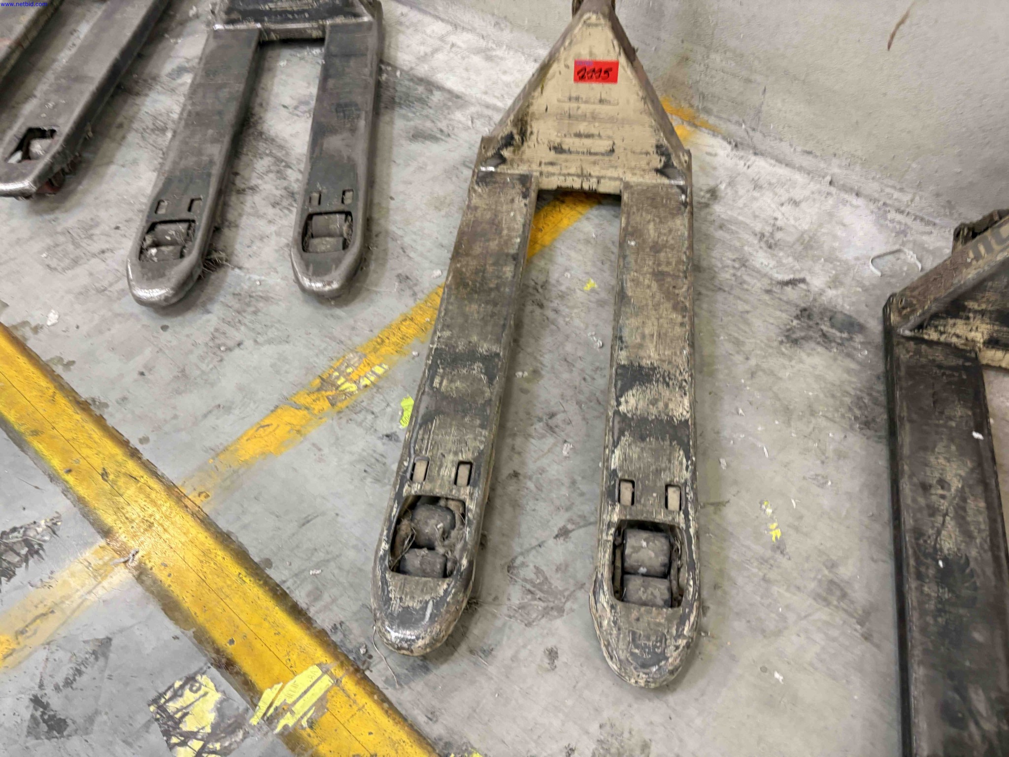 4 Hydraulic pallet trucks Crown PTH 20-45T series – foto 4 – kavel bij NetBid, Roterijstraat 205-8793 Waregem