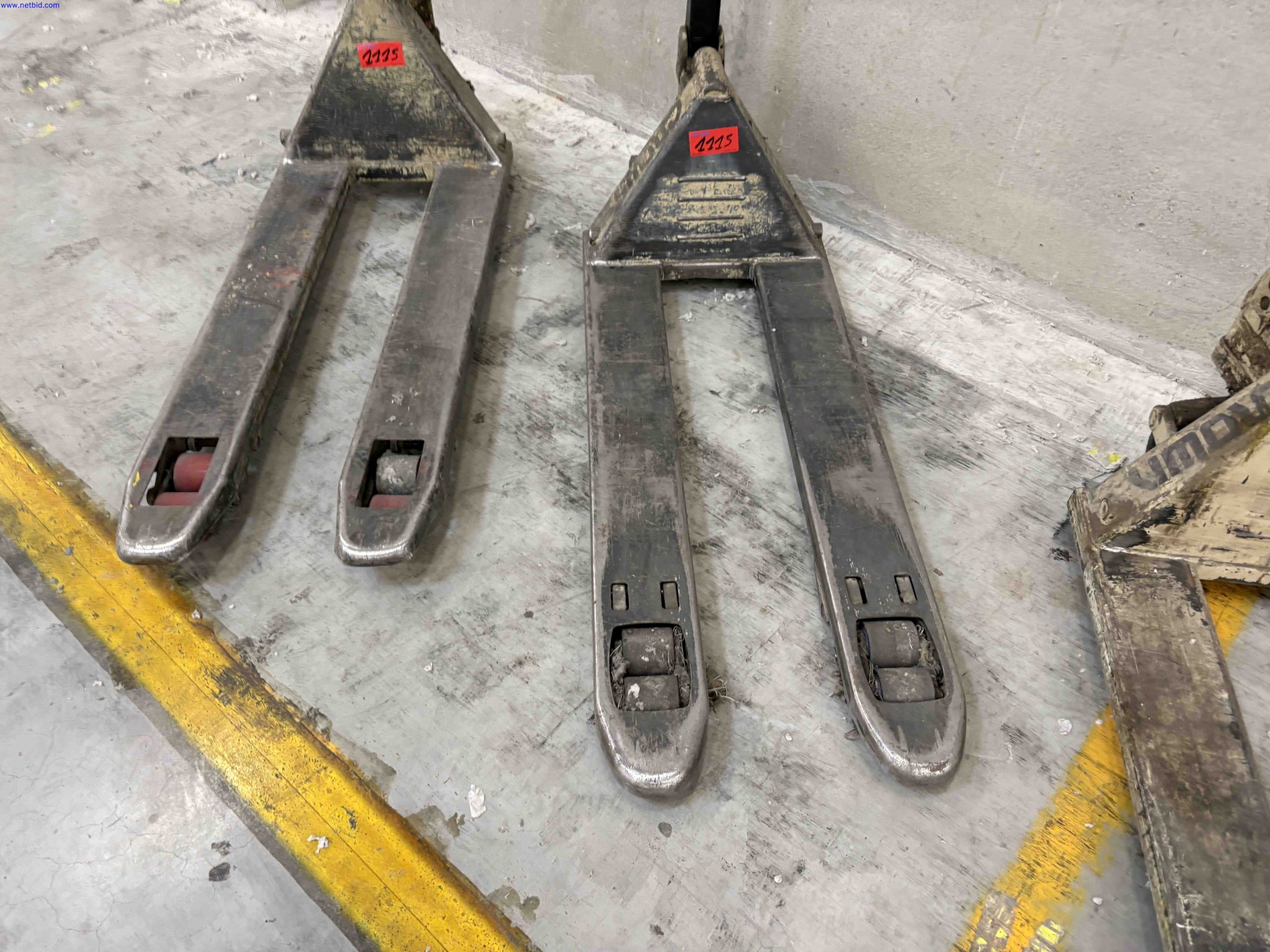 4 Hydraulic pallet trucks Crown PTH 20-45T series – foto 5 – kavel bij NetBid, Roterijstraat 205-8793 Waregem