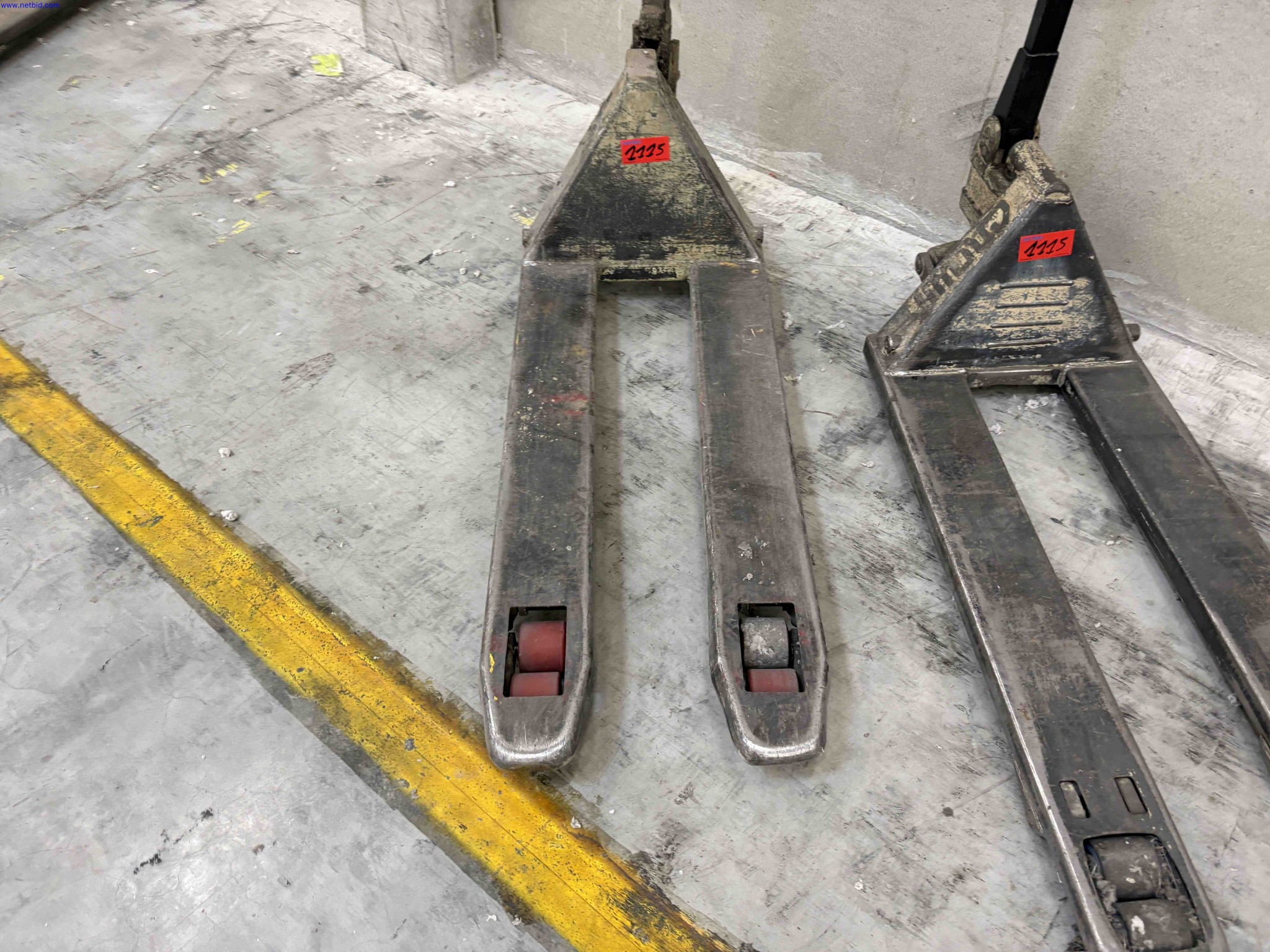 4 Hydraulic pallet trucks Crown PTH 20-45T series – foto 6 – kavel bij NetBid, Roterijstraat 205-8793 Waregem