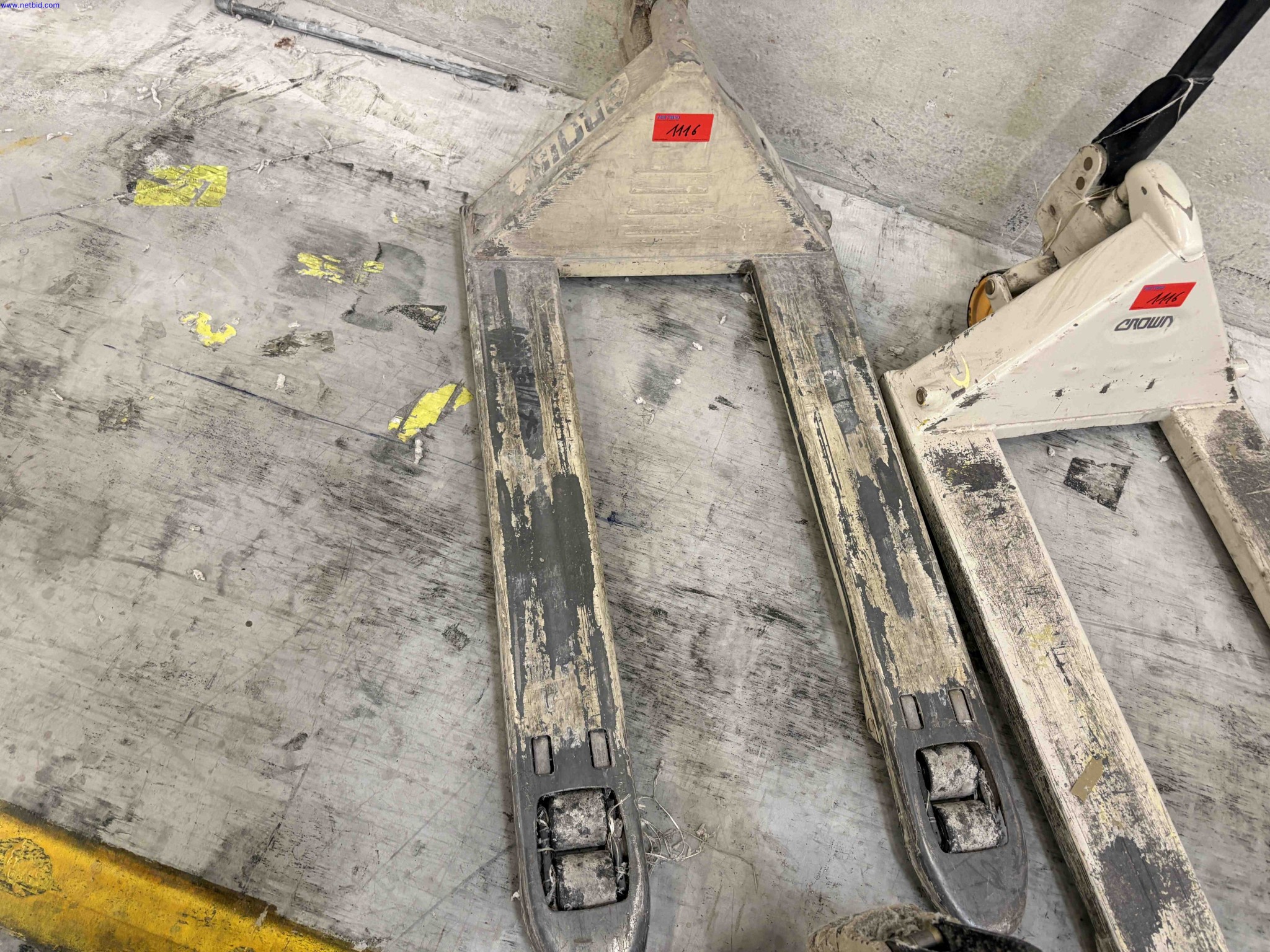 8 Hydraulic pallet trucks Crown PTH 27-45 Series – foto 10 – kavel bij NetBid, Roterijstraat 205-8793 Waregem