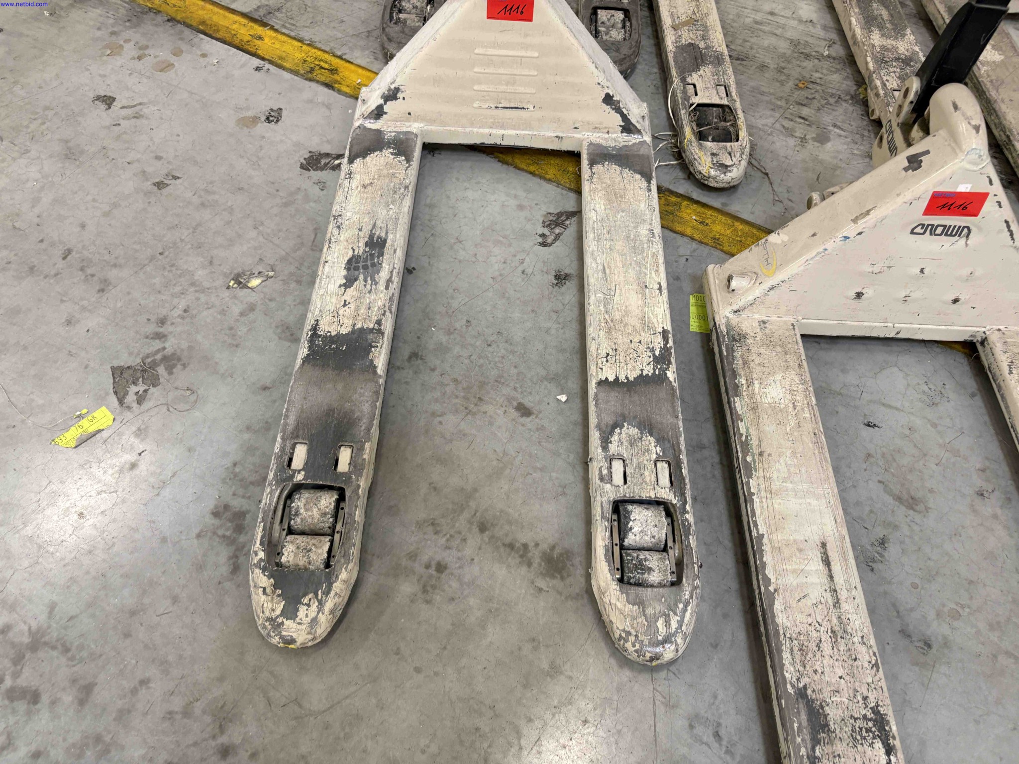 8 Hydraulic pallet trucks Crown PTH 27-45 Series – foto 3 – kavel bij NetBid, Roterijstraat 205-8793 Waregem