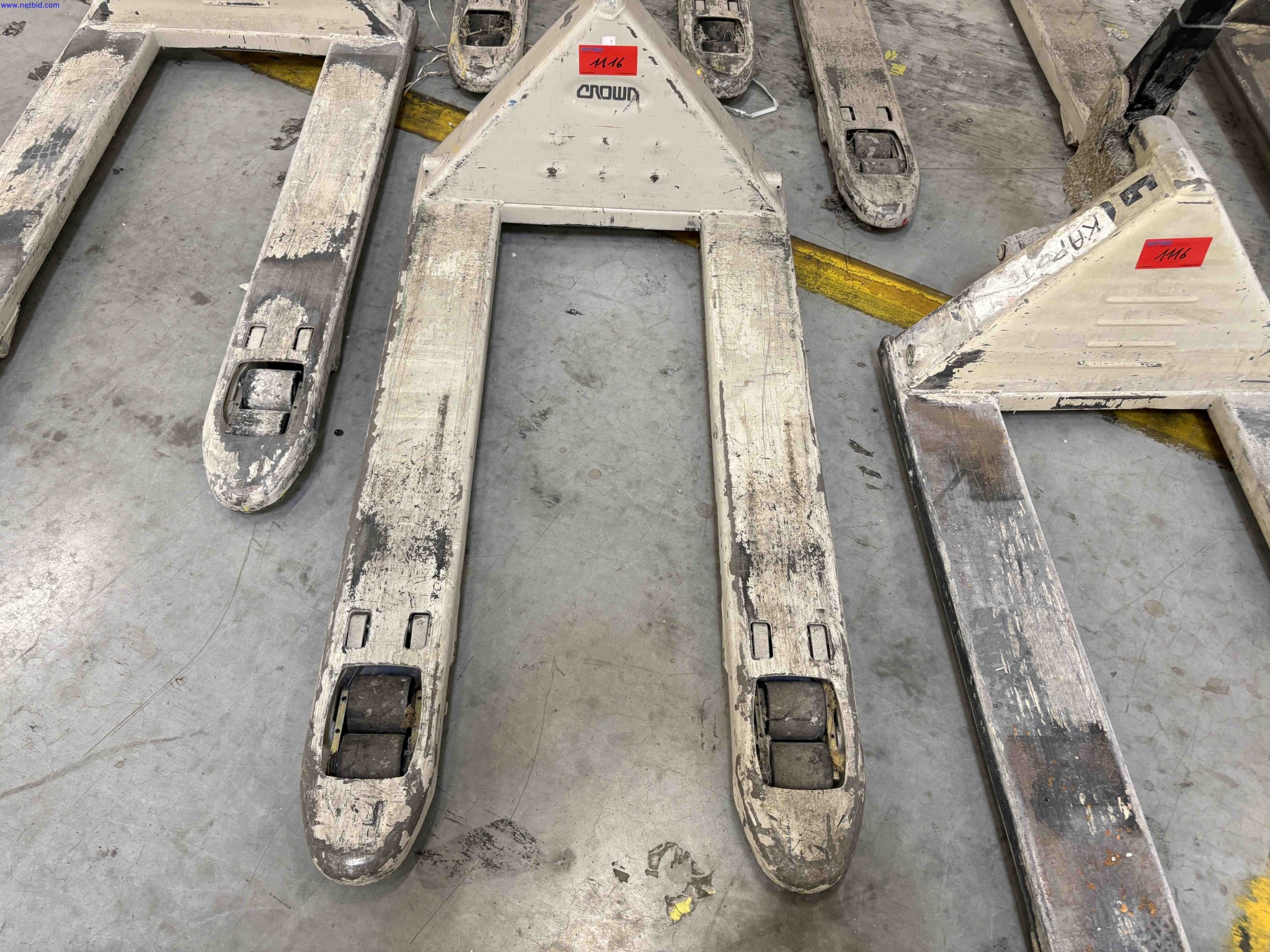 8 Hydraulic pallet trucks Crown PTH 27-45 Series – foto 4 – kavel bij NetBid, Roterijstraat 205-8793 Waregem