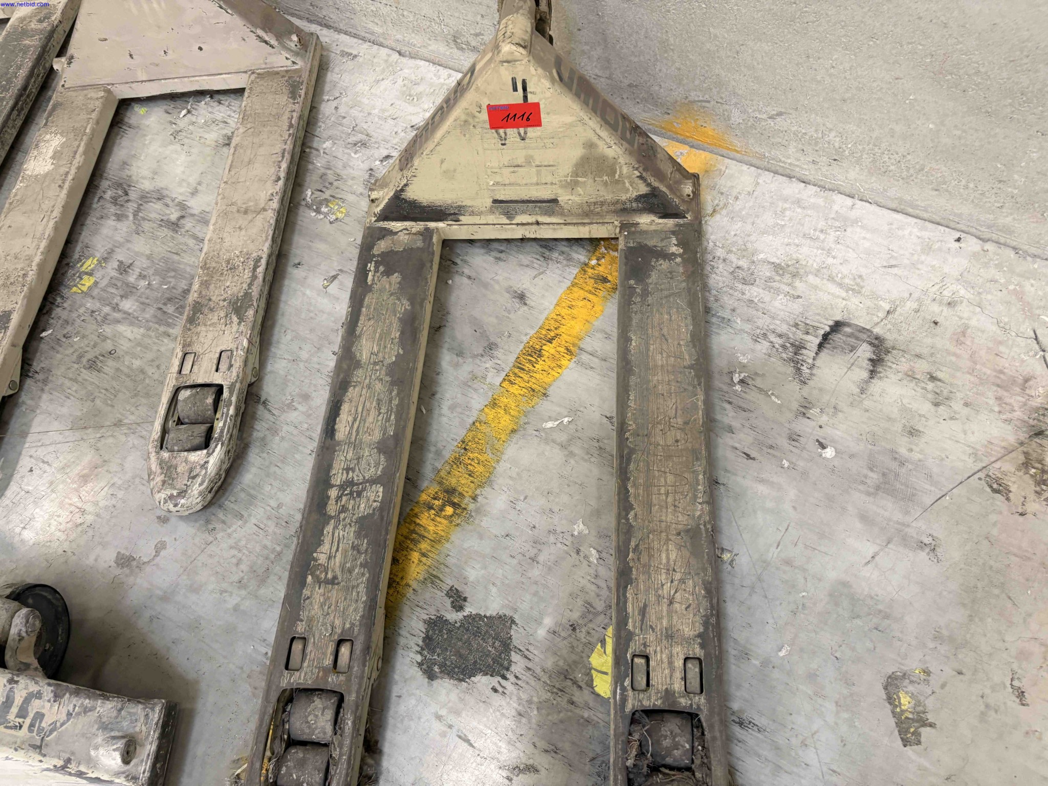8 Hydraulic pallet trucks Crown PTH 27-45 Series – foto 7 – kavel bij NetBid, Roterijstraat 205-8793 Waregem