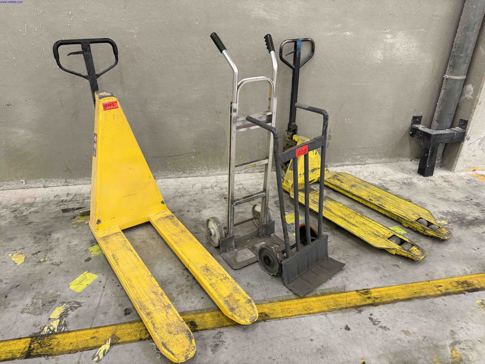2 Hydraulic and high-lift pallet trucks Crown – foto 2 – kavel bij NetBid, Roterijstraat 205-8793 Waregem