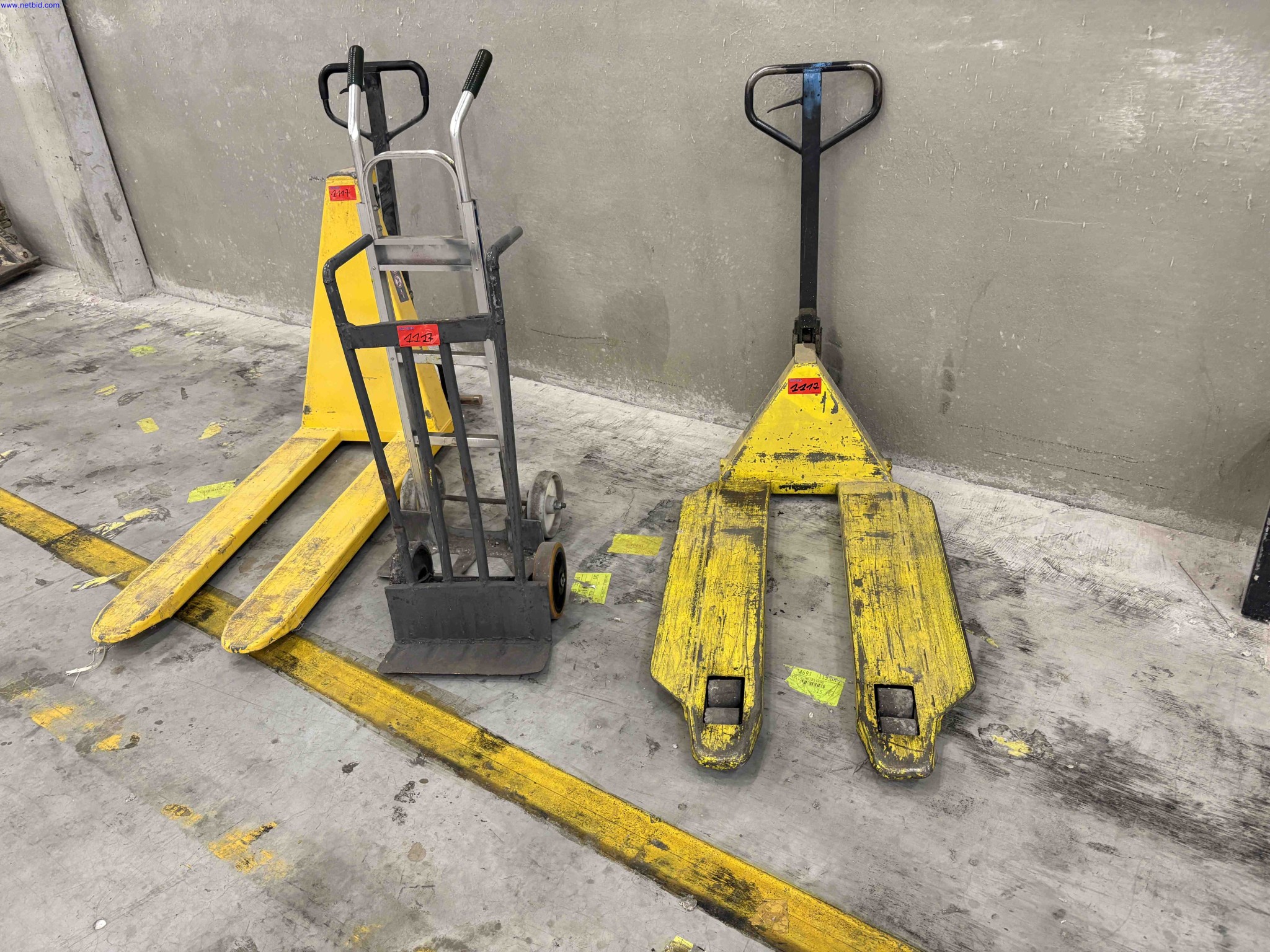 2 Hydraulic and high-lift pallet trucks Crown – foto 3 – kavel bij NetBid, Roterijstraat 205-8793 Waregem