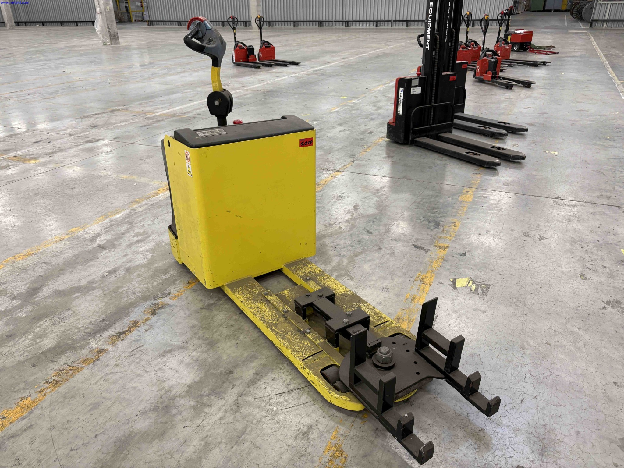 Battery electric tow tractor Hyster P2.0S – foto 4 – kavel bij NetBid, Roterijstraat 205-8793 Waregem