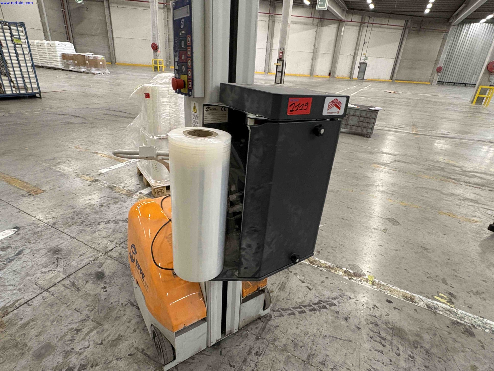 Self-propelled semi-automatic pallet stretch wrapping machine EFFE 3T Oscar V.5 – foto 3 – kavel bij NetBid, Roterijstraat 205-8793 Waregem