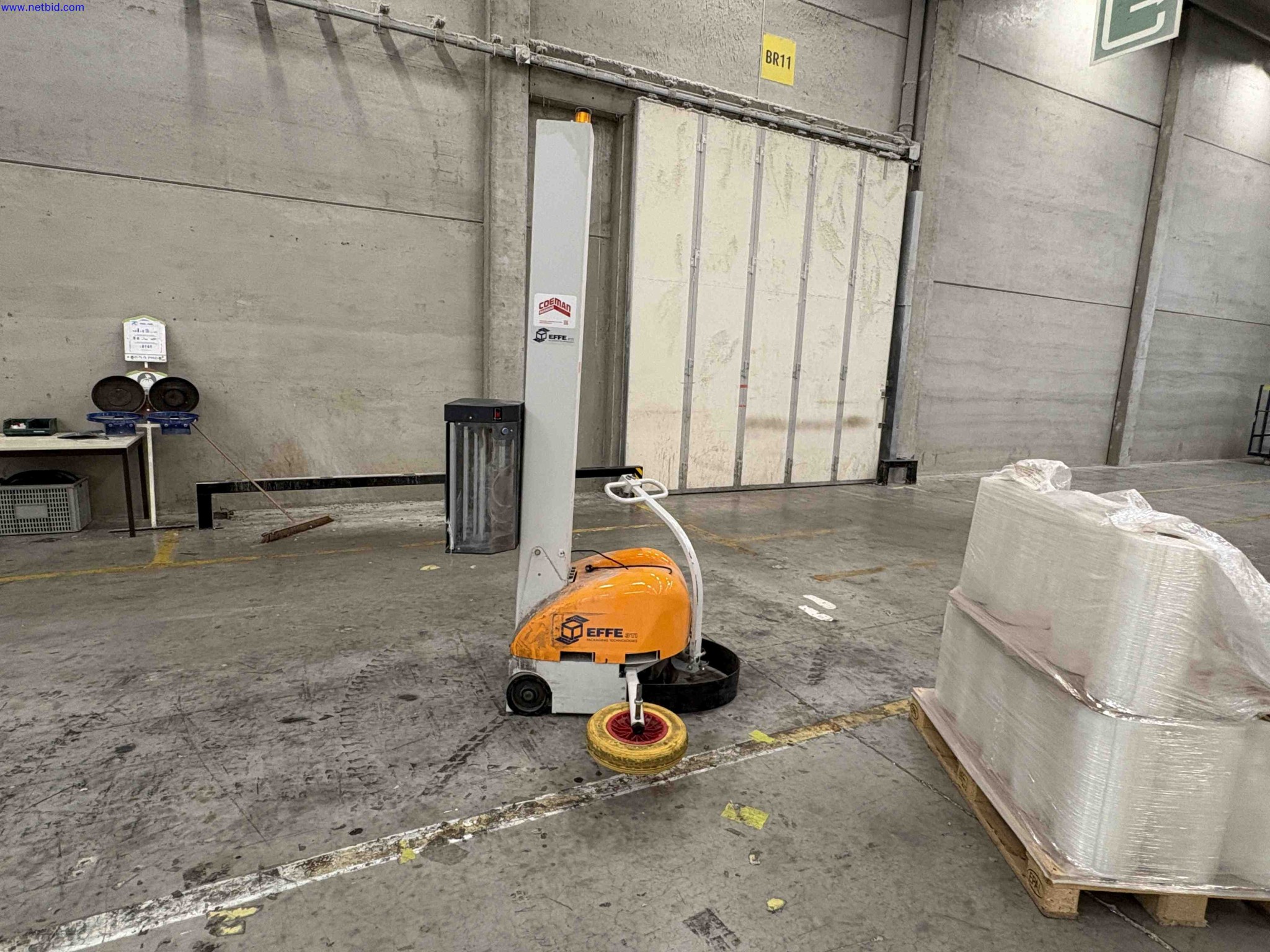 Self-propelled semi-automatic pallet stretch wrapping machine EFFE 3T Oscar V.5 – foto 4 – kavel bij NetBid, Roterijstraat 205-8793 Waregem